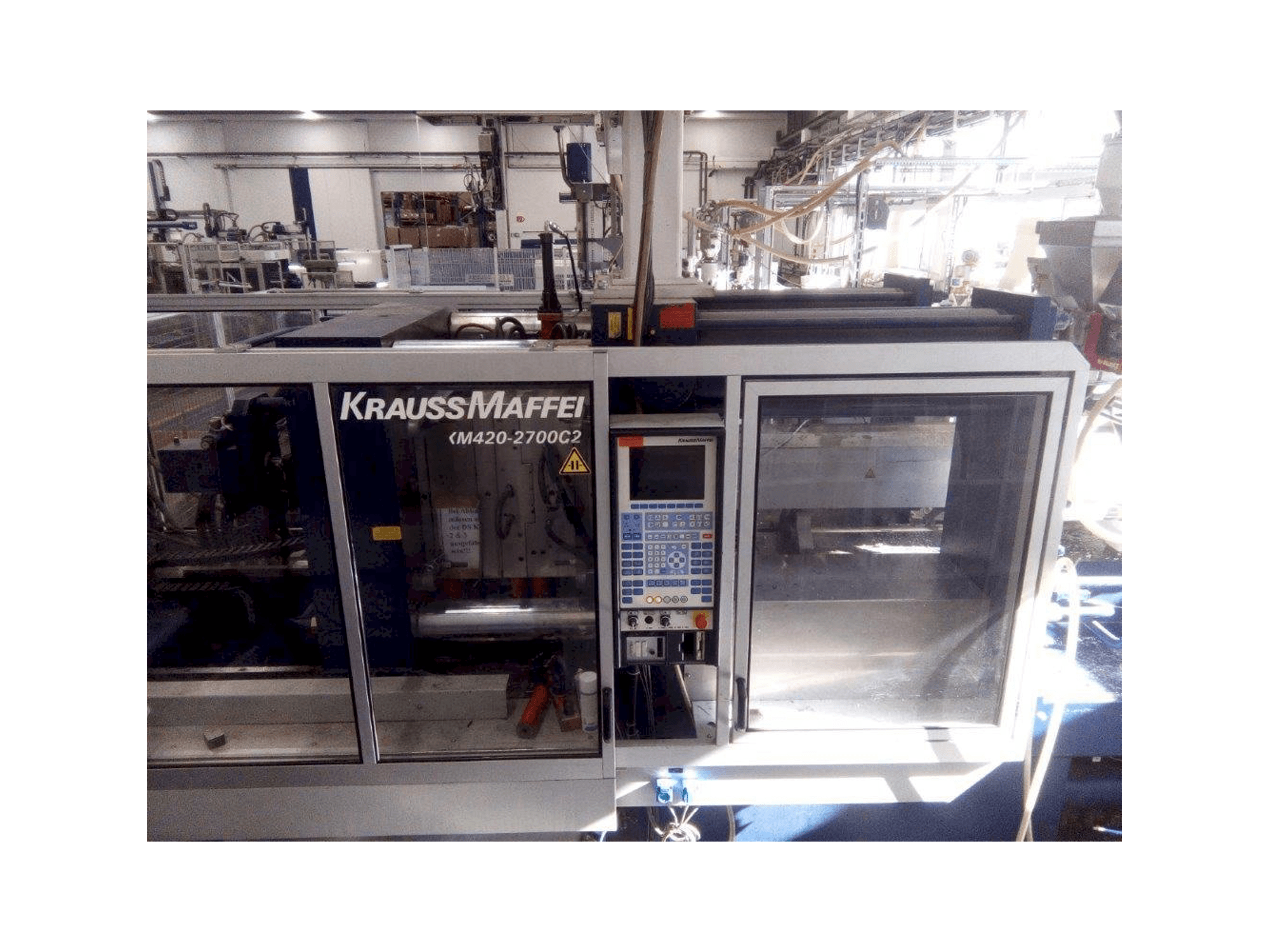 Frontansicht der Krauss Maffei KM 420/2700 C2 Maschine