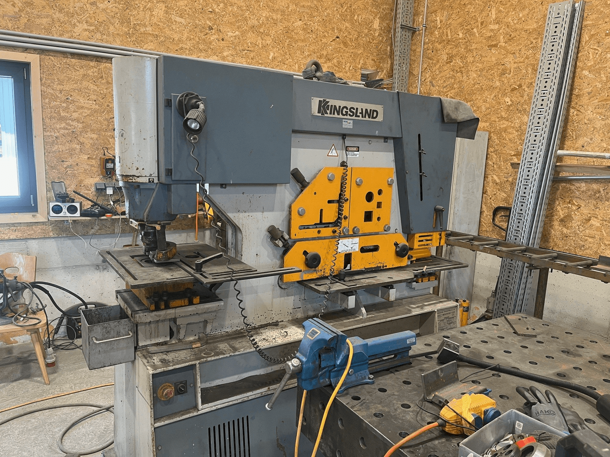 Frontansicht der KINGSLAND Multi 95 Maschine