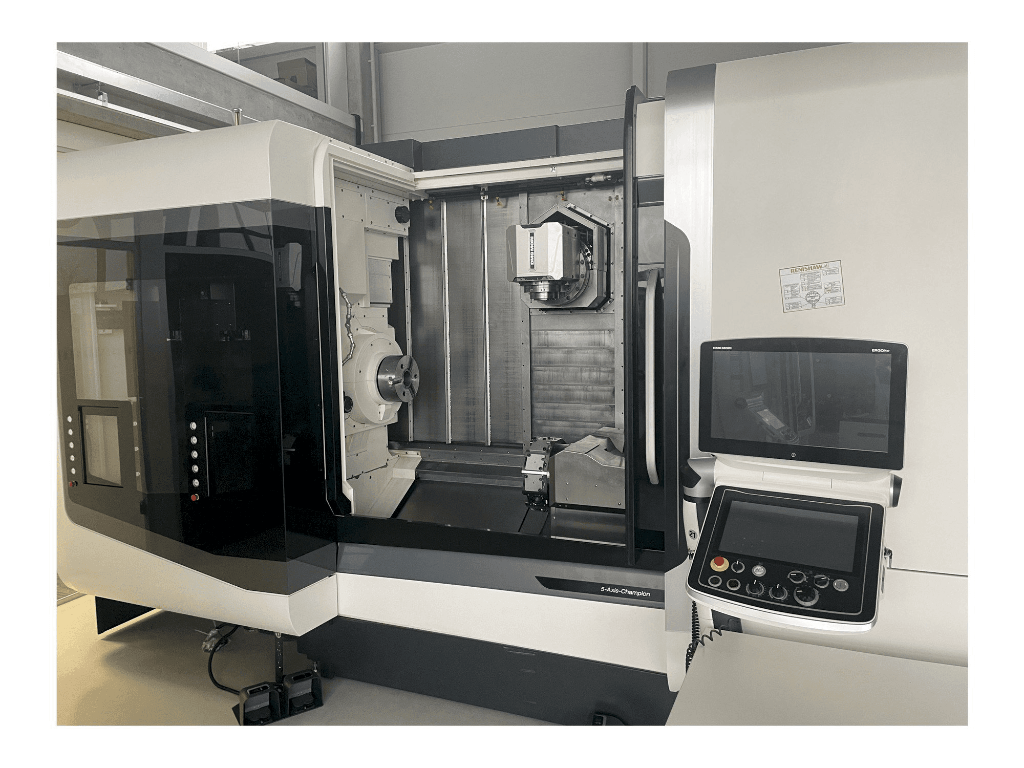 Frontansicht der DMG MORI NTX 2500/1500 Maschine