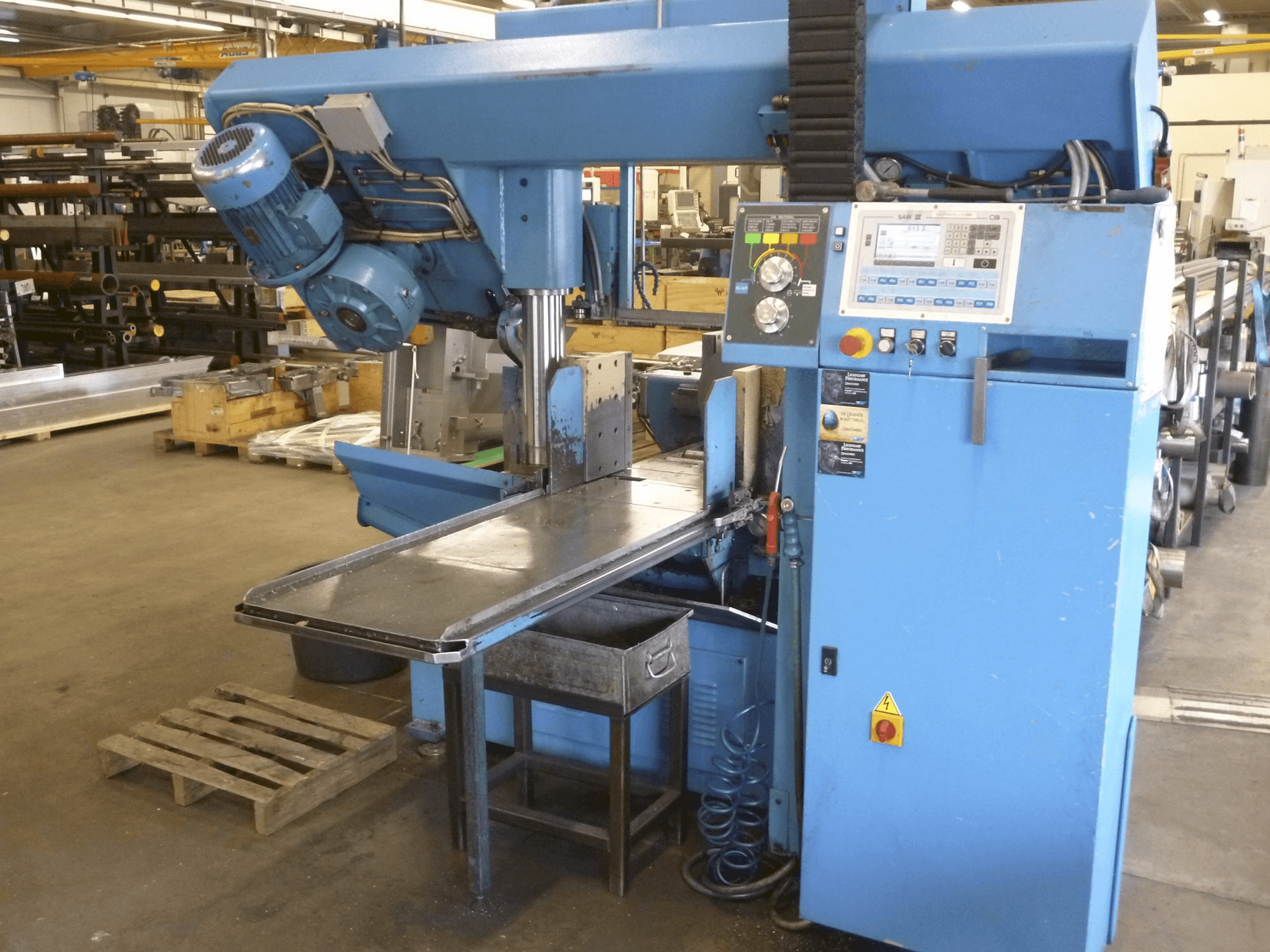 Frontansicht der DoALL 450 Maschine