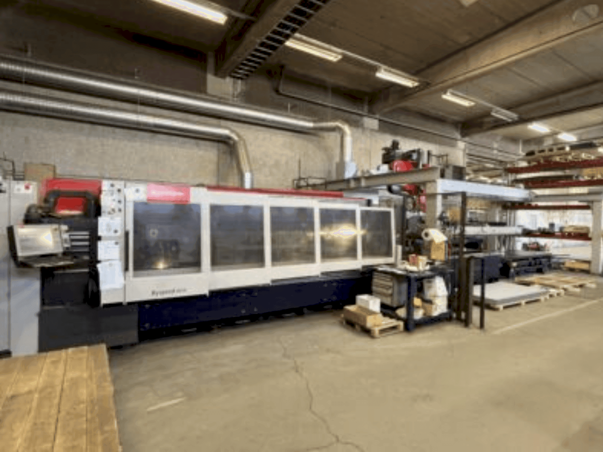 Frontansicht der Bystronic Bysprint 3015 Maschine