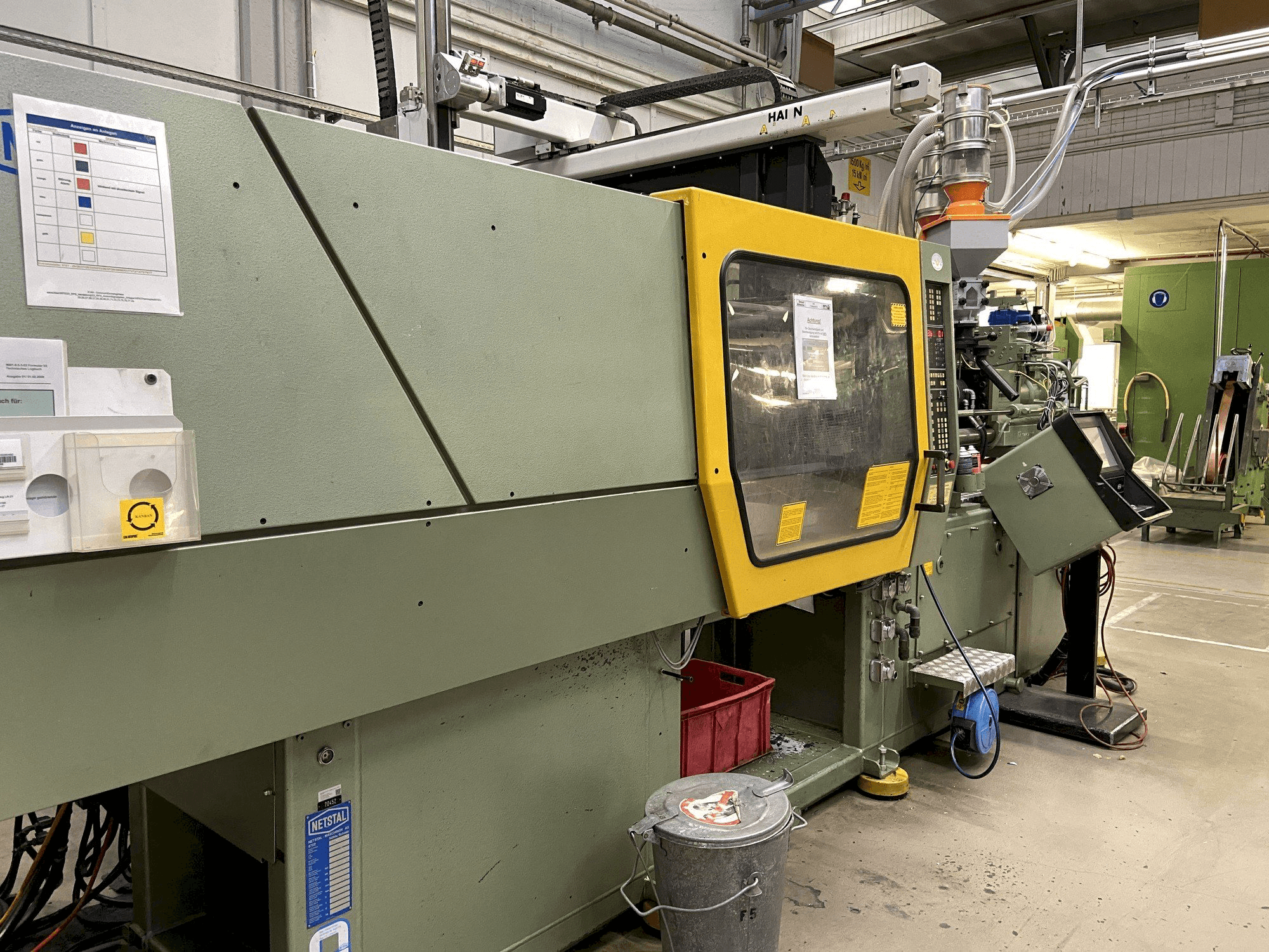 Frontansicht der Netstal Synergy 1500K/460 Maschine