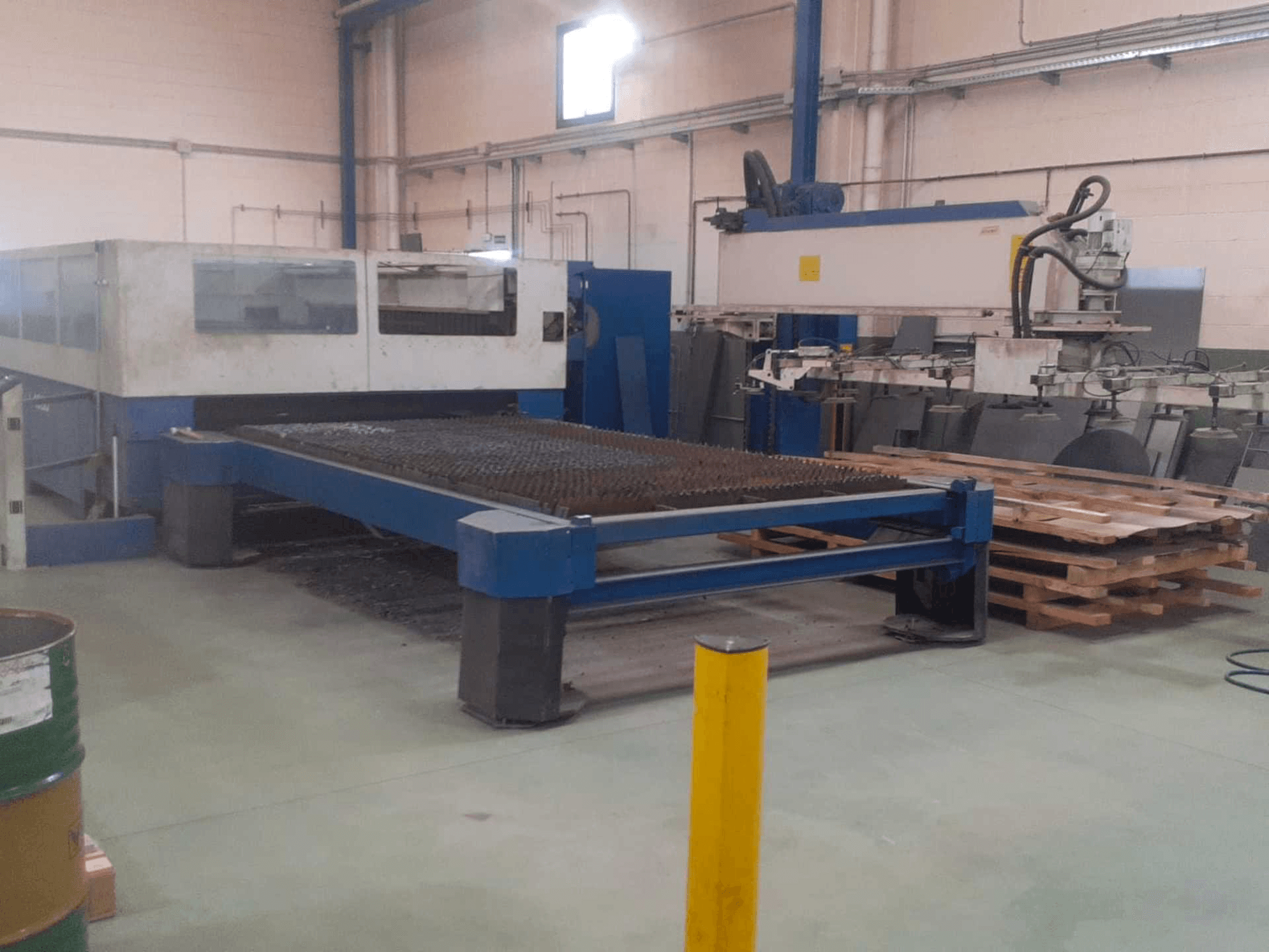 Frontansicht der Trumpf Trumatic L4030 Maschine