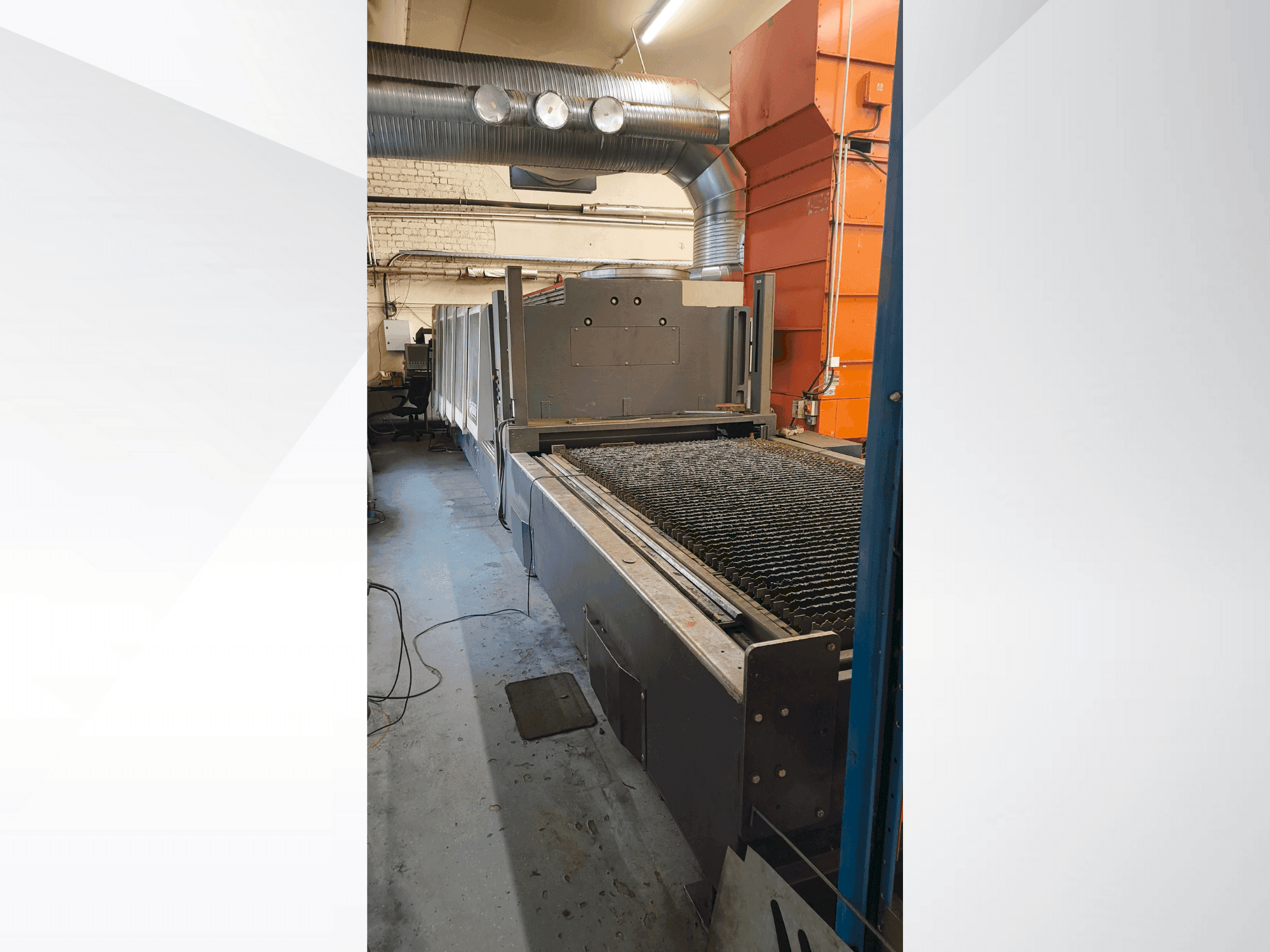 Frontansicht der Bystronic BySpeed 3015 Maschine