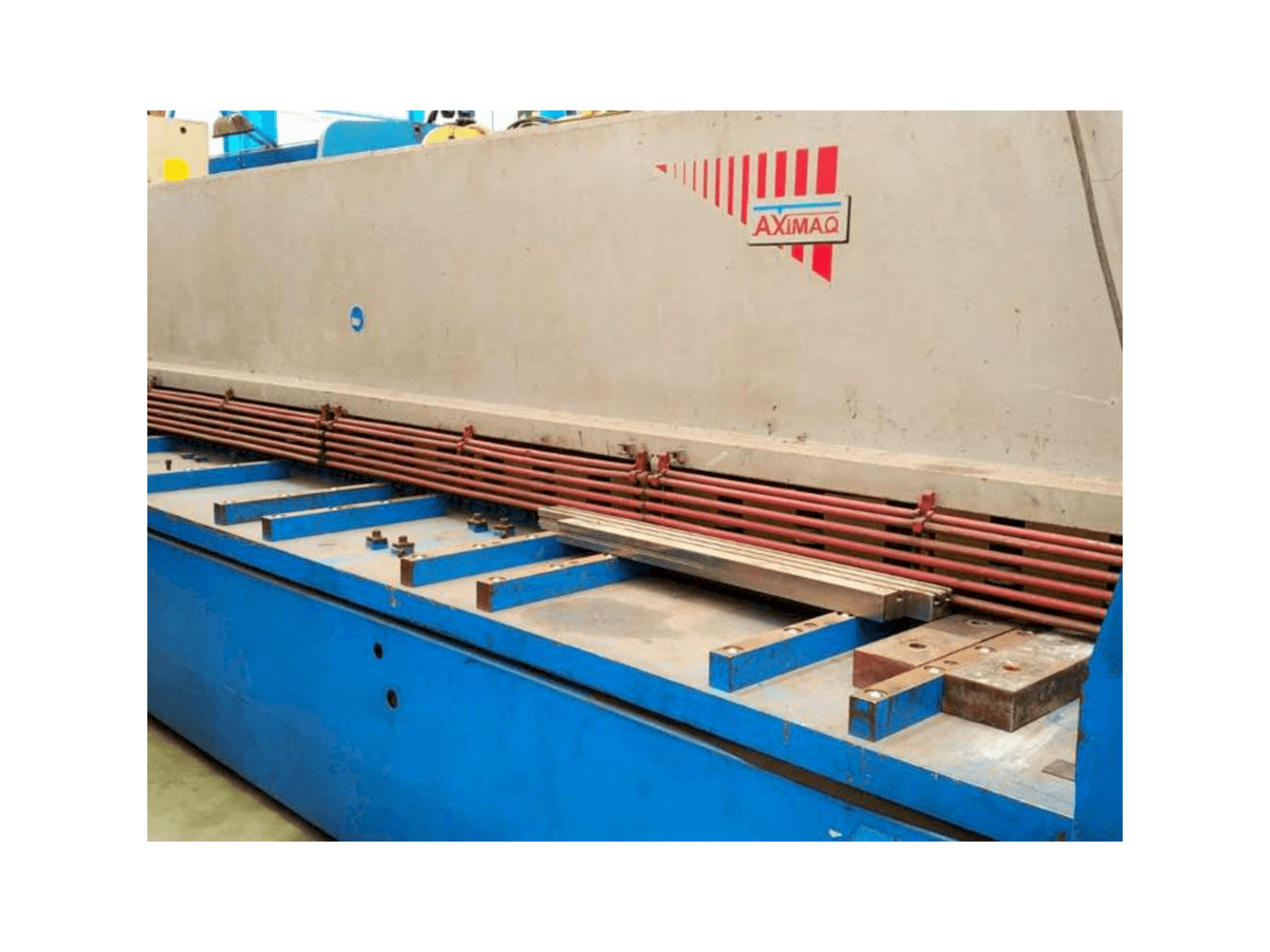 Frontansicht der Axial CP-1060 Maschine