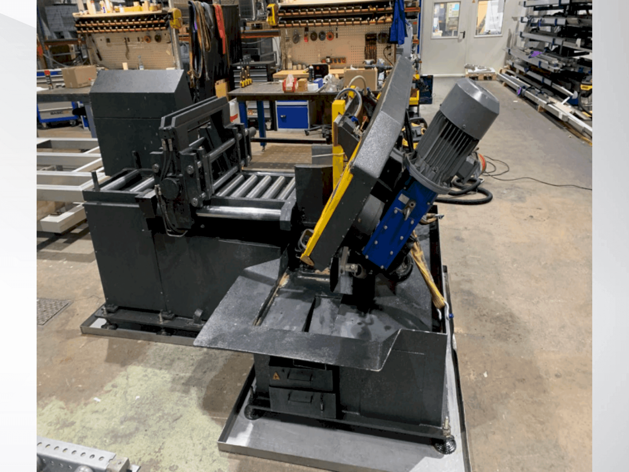 Frontansicht der BEKA-MAK BMSO 320 GH Maschine