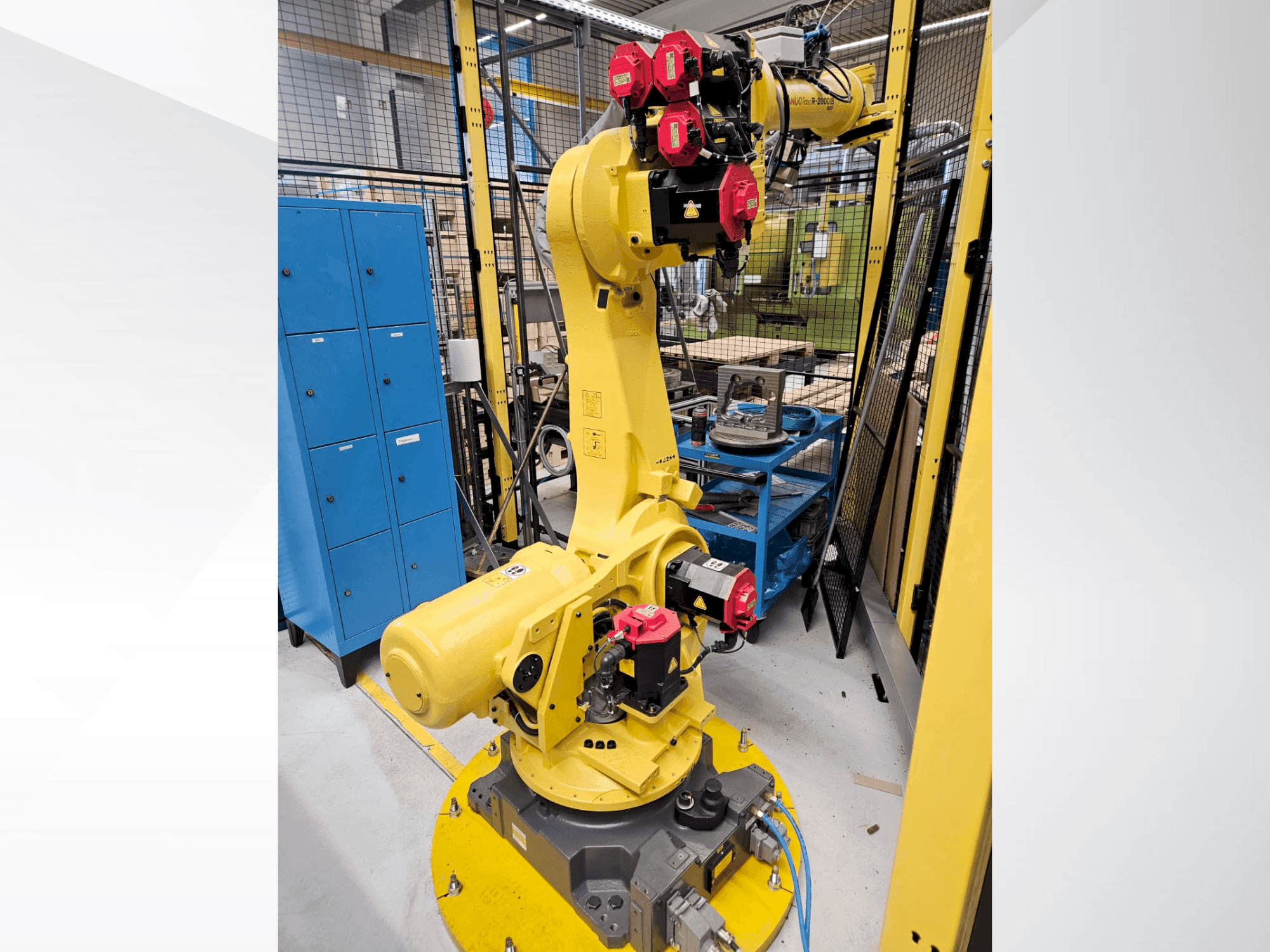 Frontansicht der FANUC R2000iB/165F Maschine