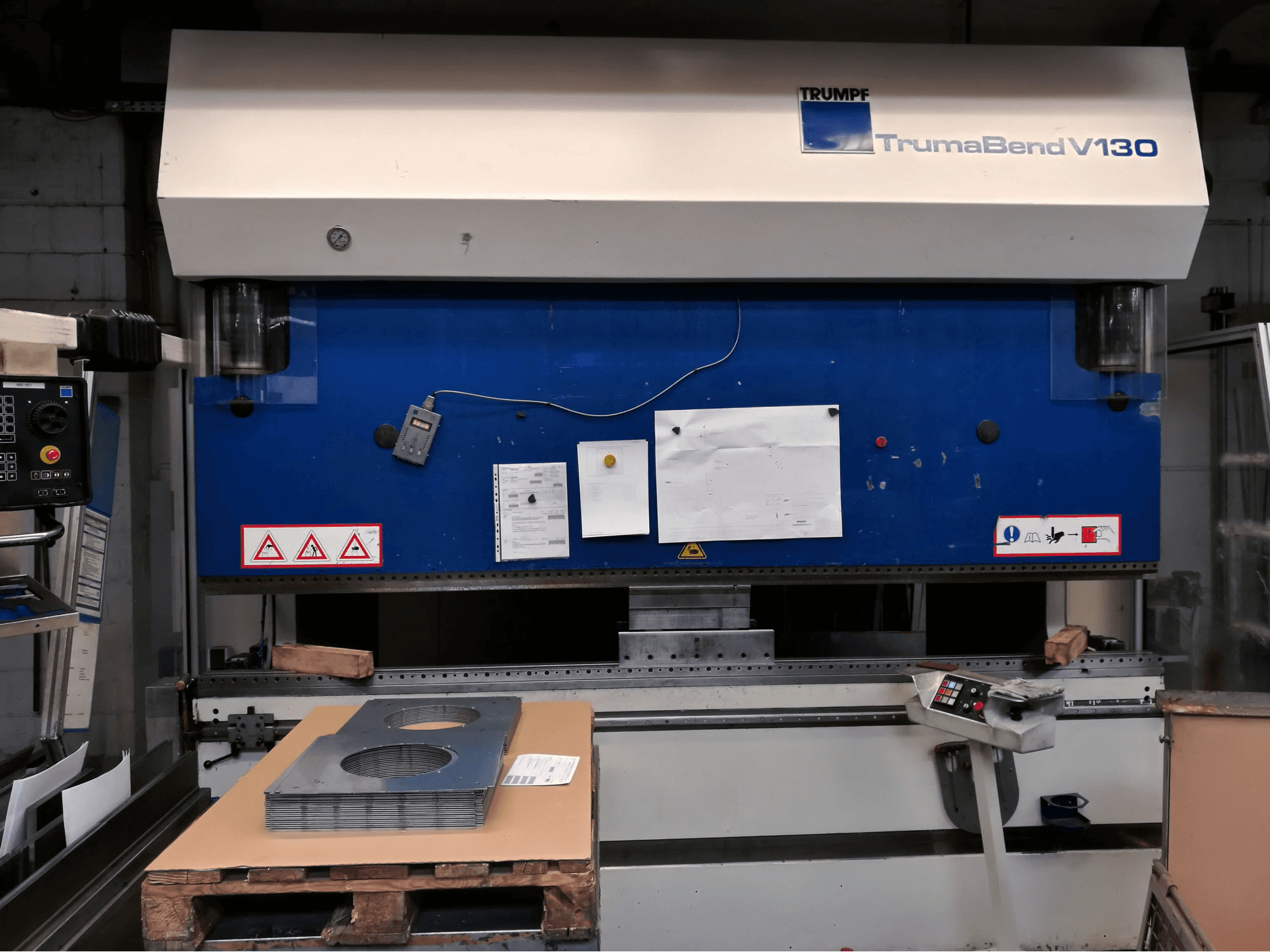 Frontansicht der Trumpf TrumaBend V130 Maschine