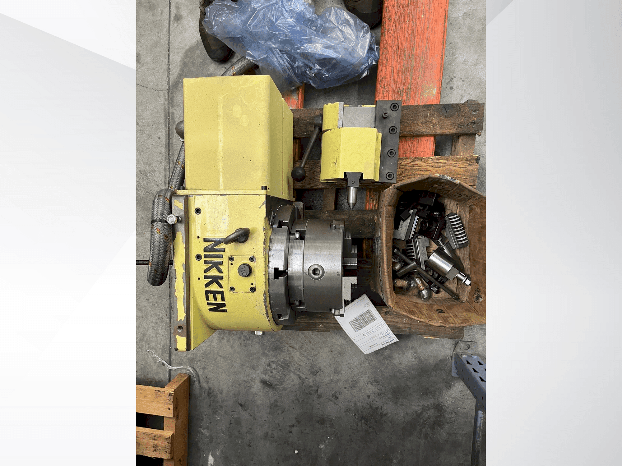 Frontansicht der NIKKEN CNC 260 Maschine