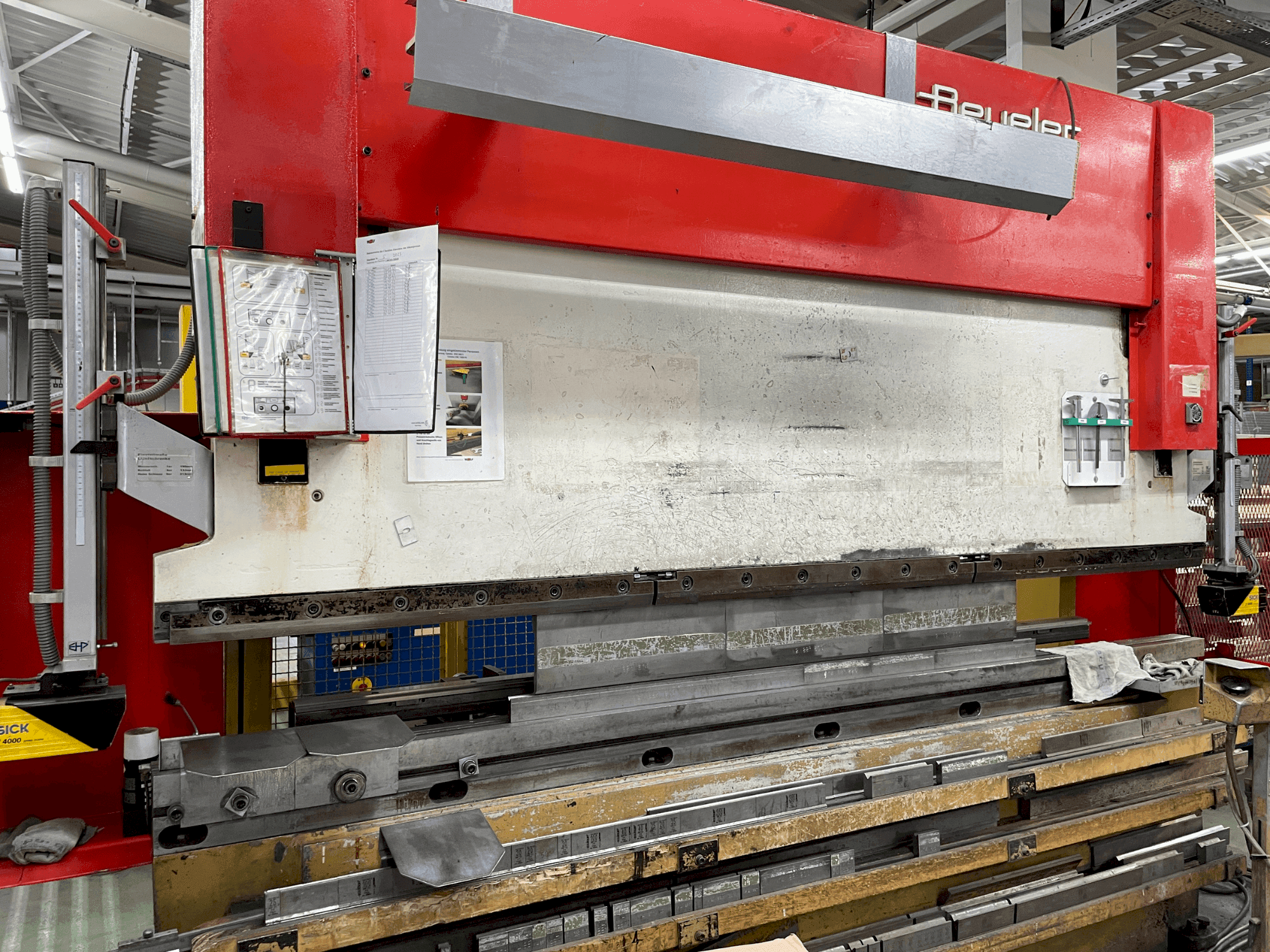 Frontansicht der BEYELER RT 125 x 3100 Maschine