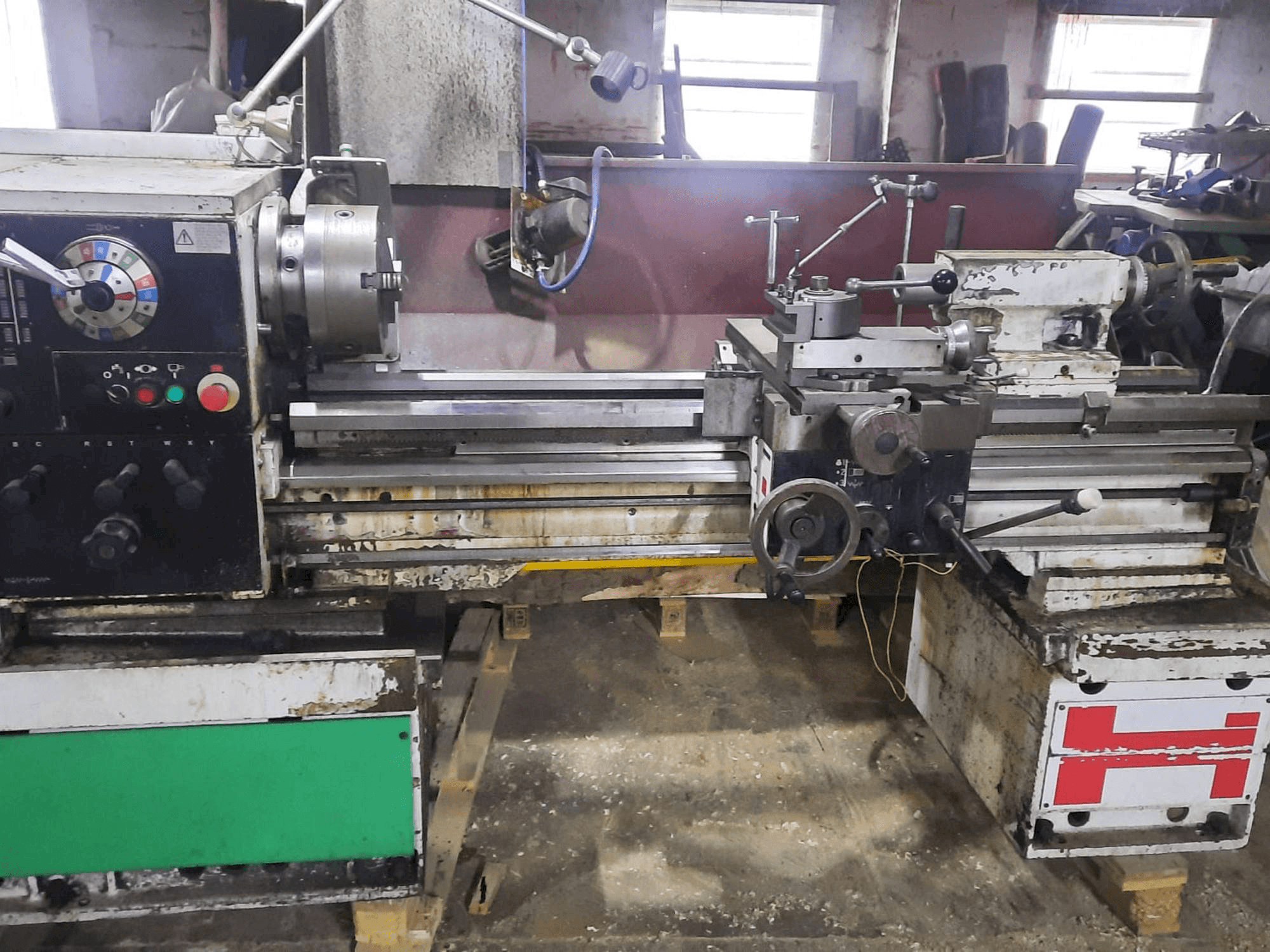 Frontansicht der Harrison M390 Maschine