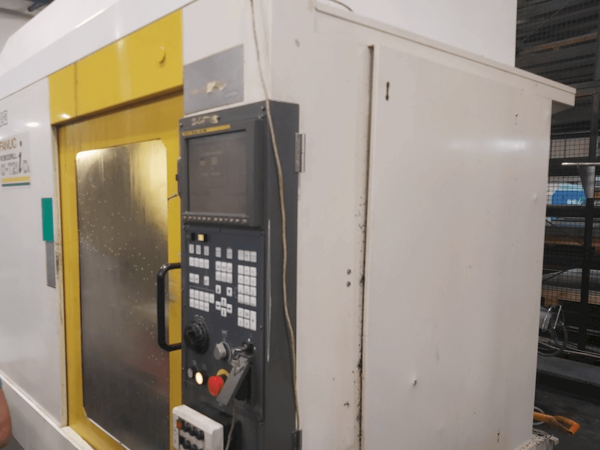 Frontansicht der FANUC Robodrill Alpha T21D Maschine