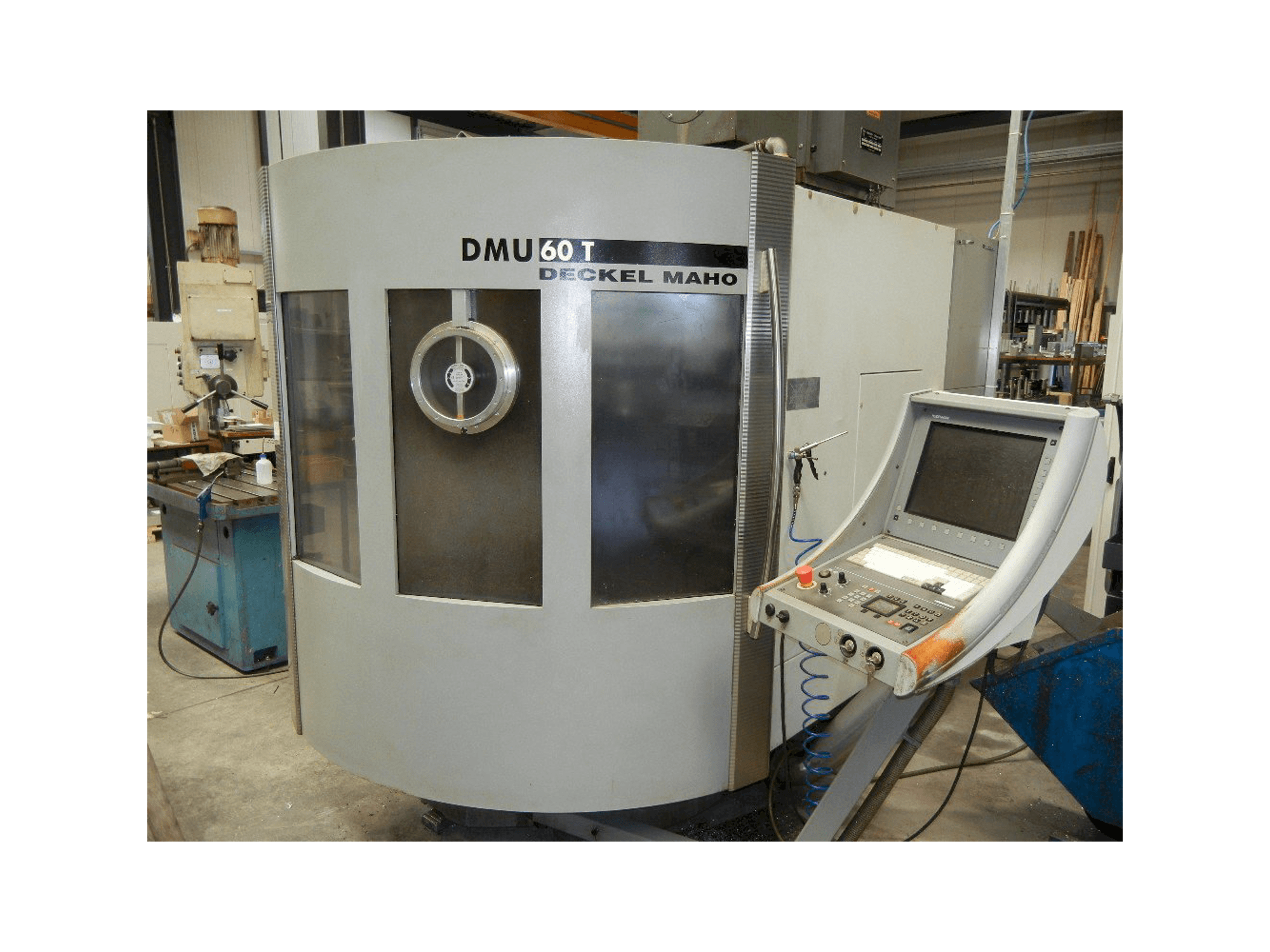 Frontansicht der DECKEL MAHO DMU 60 T Maschine