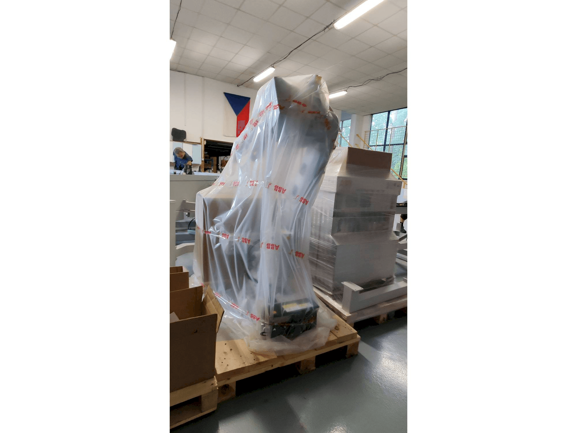 Frontansicht der ABB IRB 4600 Maschine