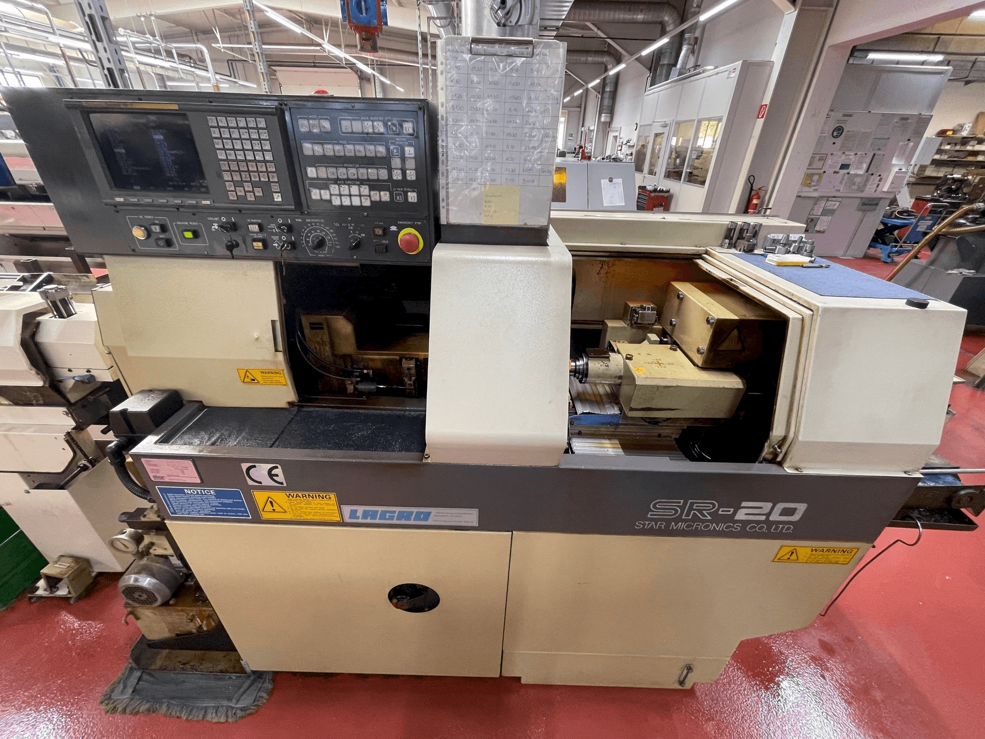 Frontansicht der Star SR-20 Maschine