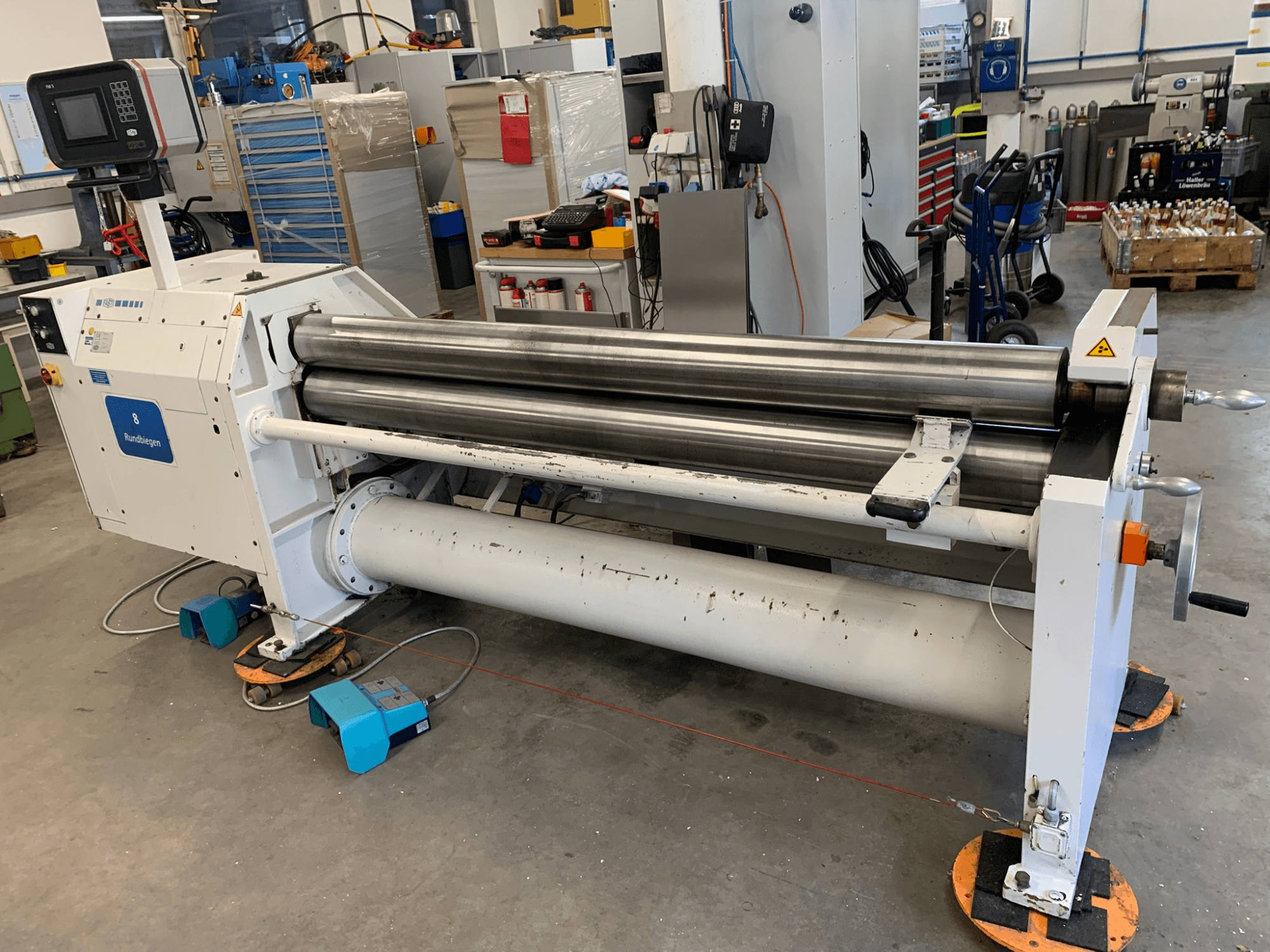 Blechwalzmaschine FASTI, Modell 136-20-4.5, in Seitenansicht, mit silbernen Walzen und Bedienfeld.