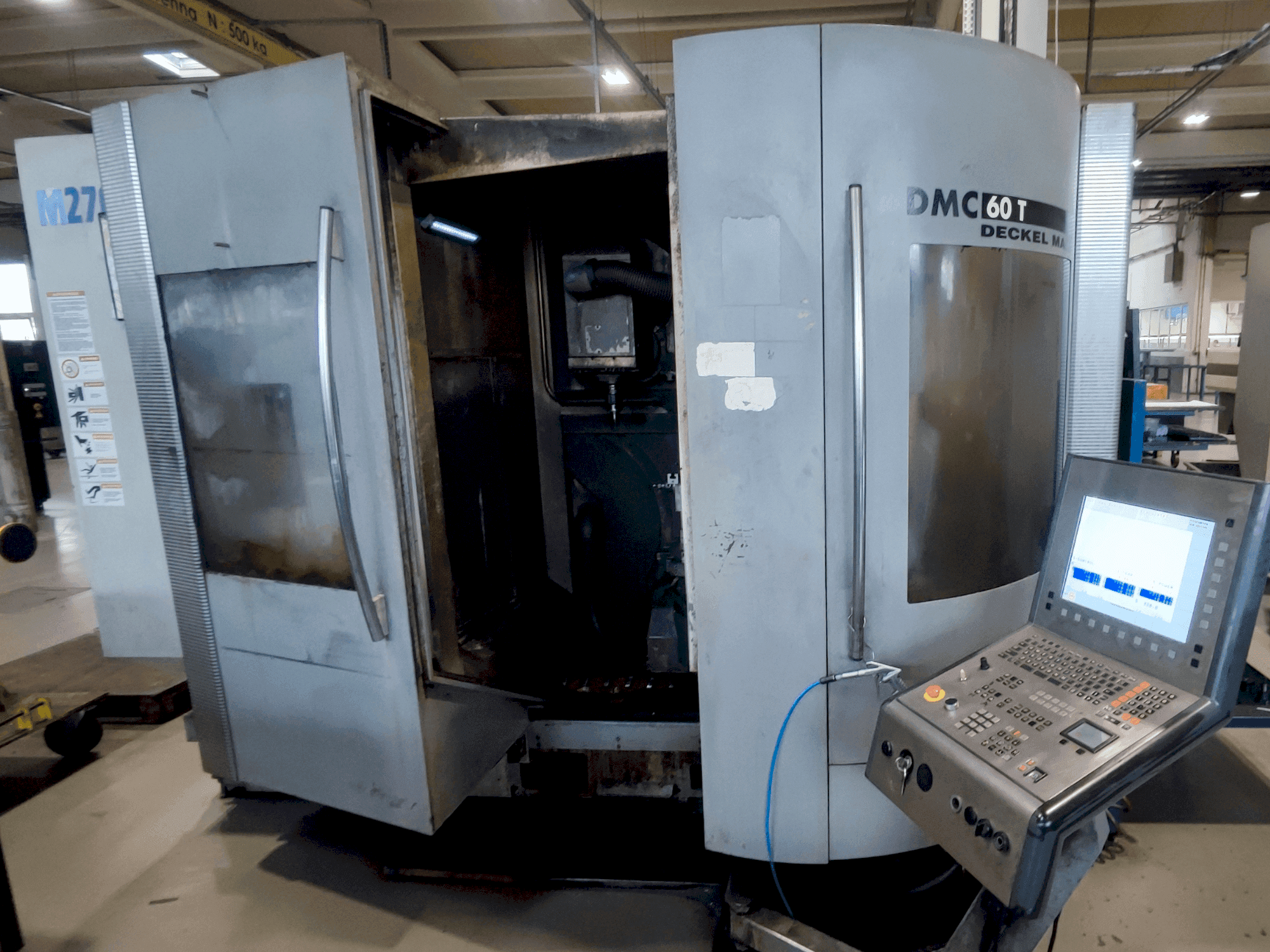 Frontansicht der DECKEL MAHO DMC 60T Maschine