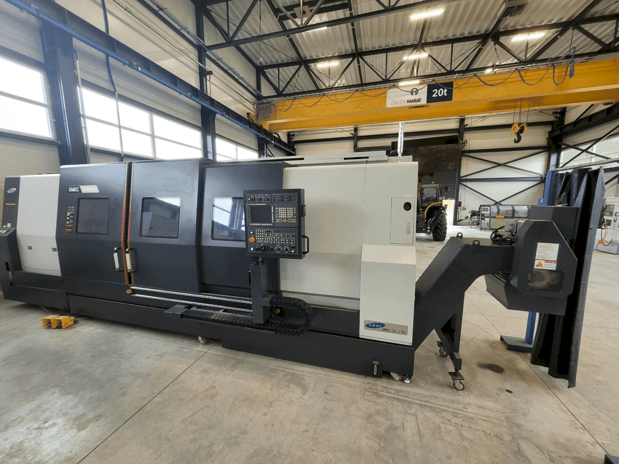 Frontansicht der SMEC SL 4500 L Maschine