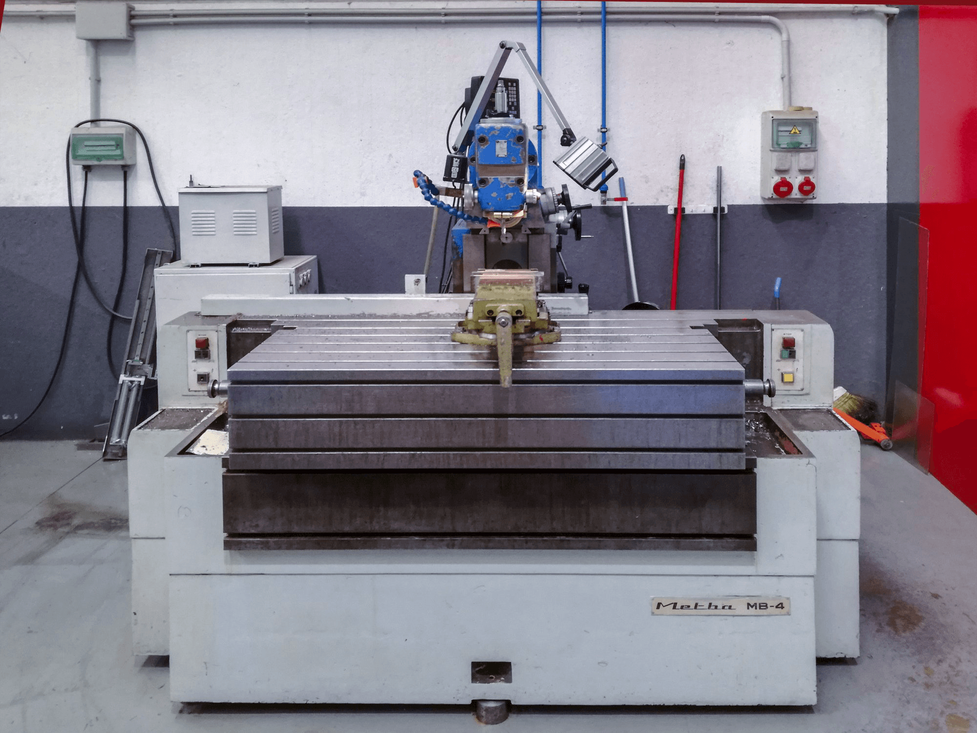 Frontansicht der Metba MB-4 Maschine