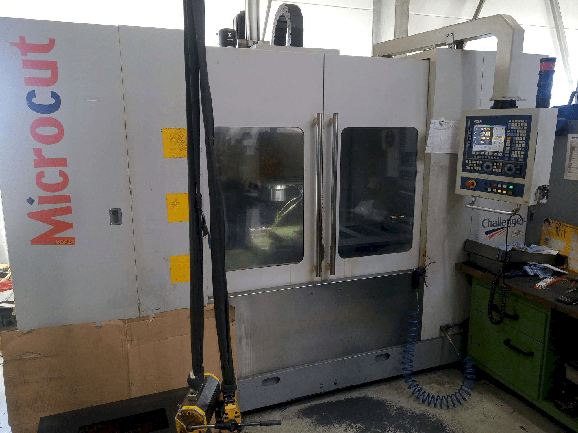 Frontansicht der Micromill VMC 1300 Maschine