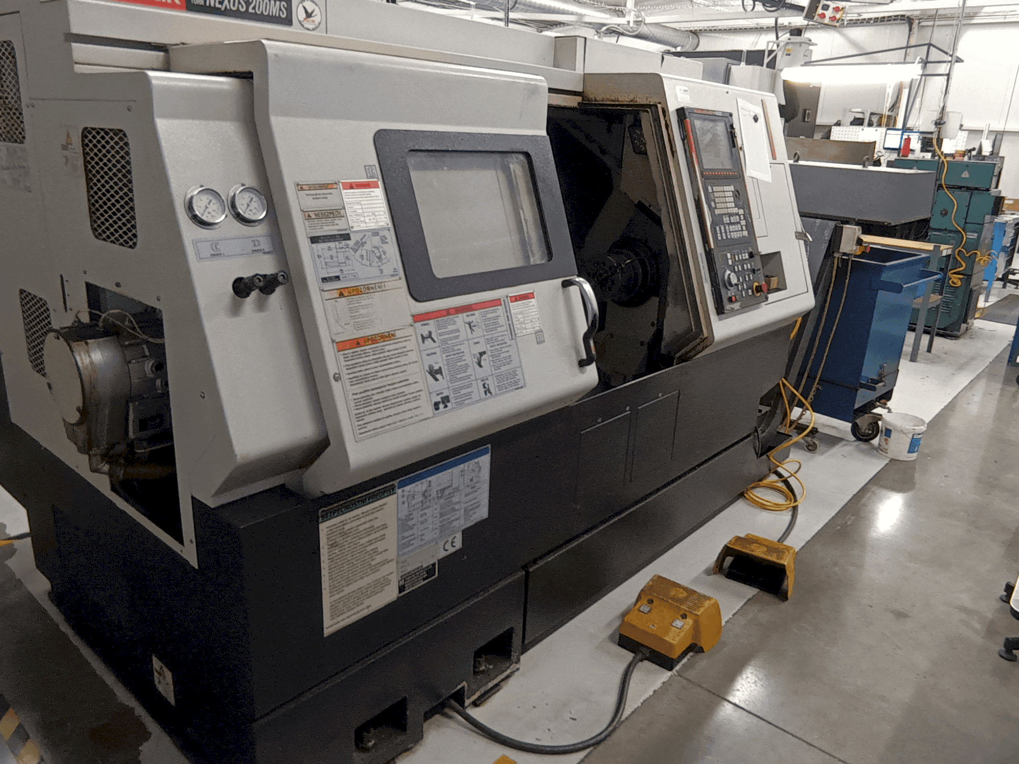 Frontansicht der Mazak Quick Turn NEXUS 200MS Maschine