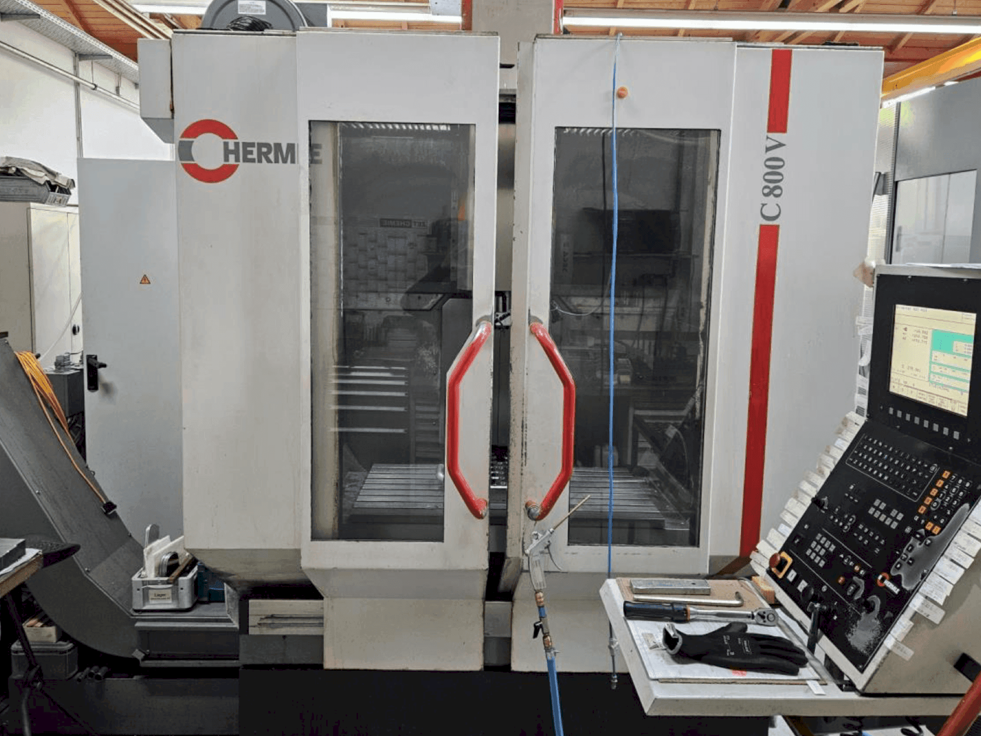 Frontansicht der HERMLE C 800 V Maschine