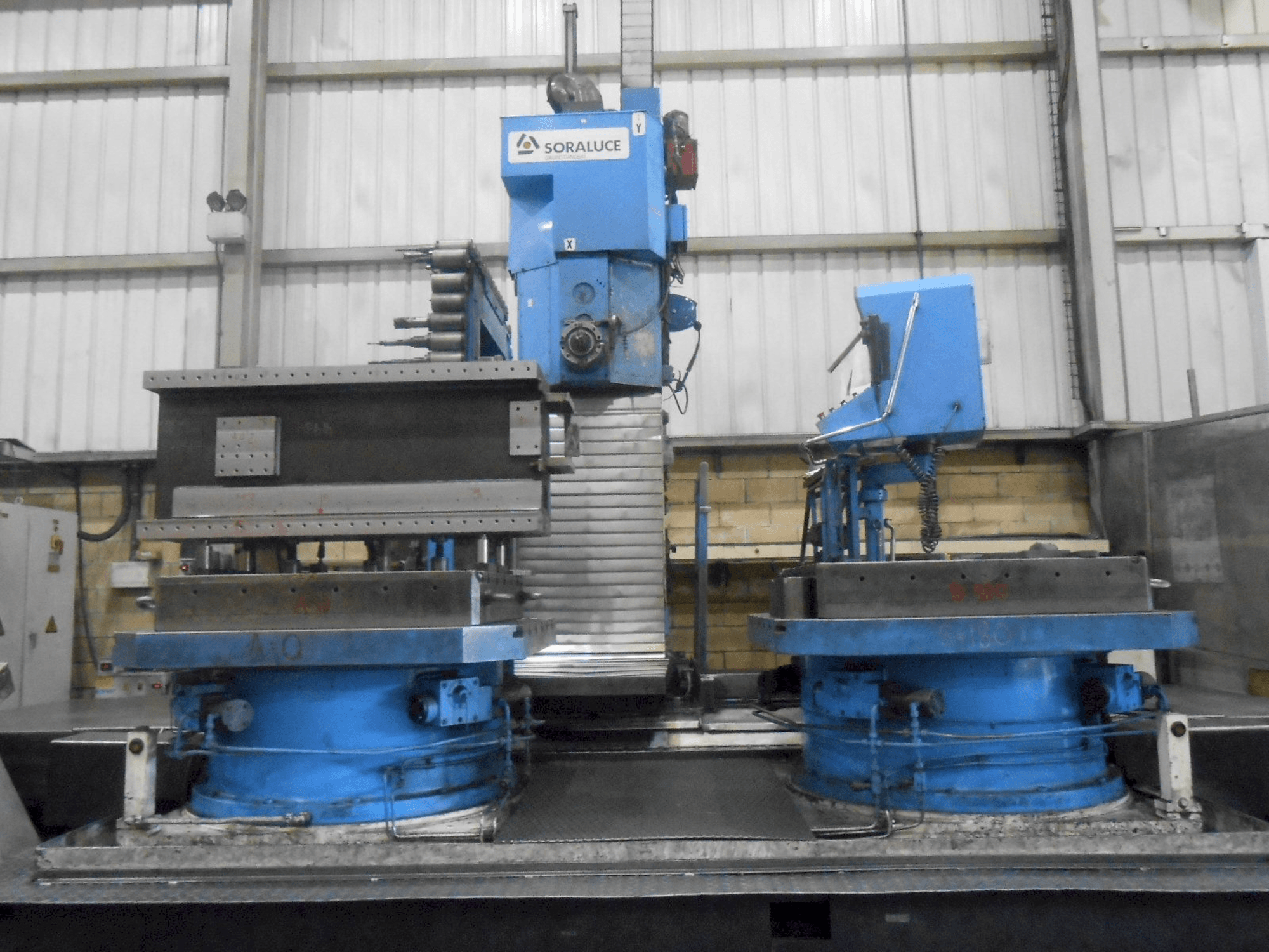 Frontansicht der Soraluce CMH-100 Maschine