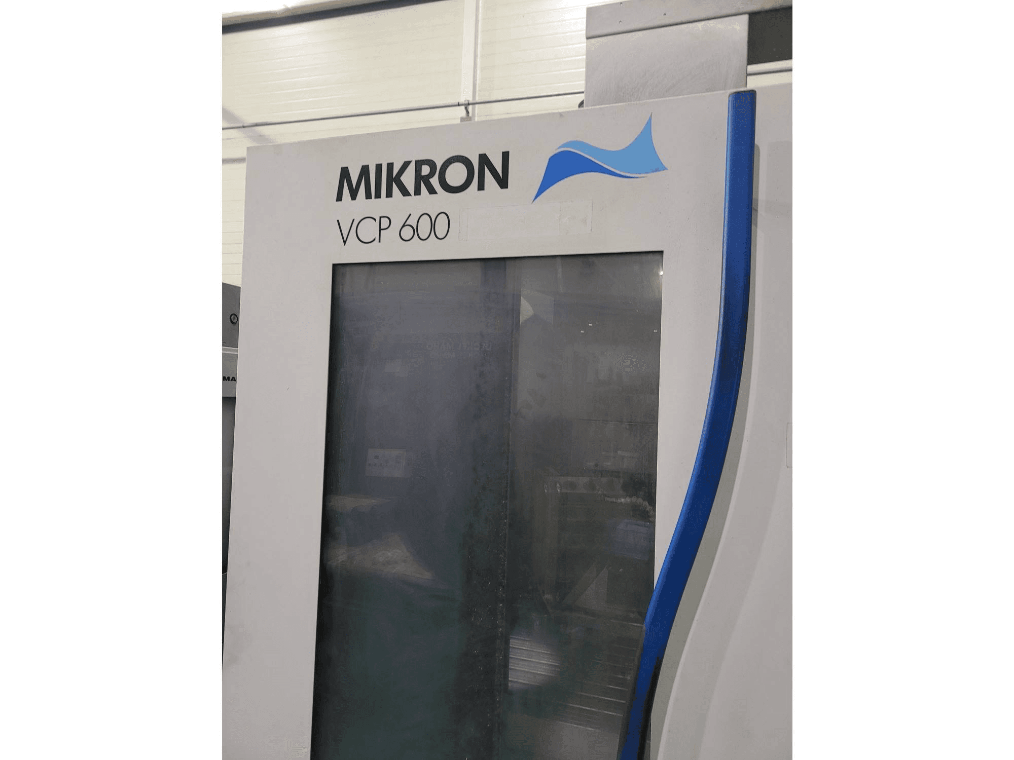 Frontansicht der MIKRON VCP 600 Maschine