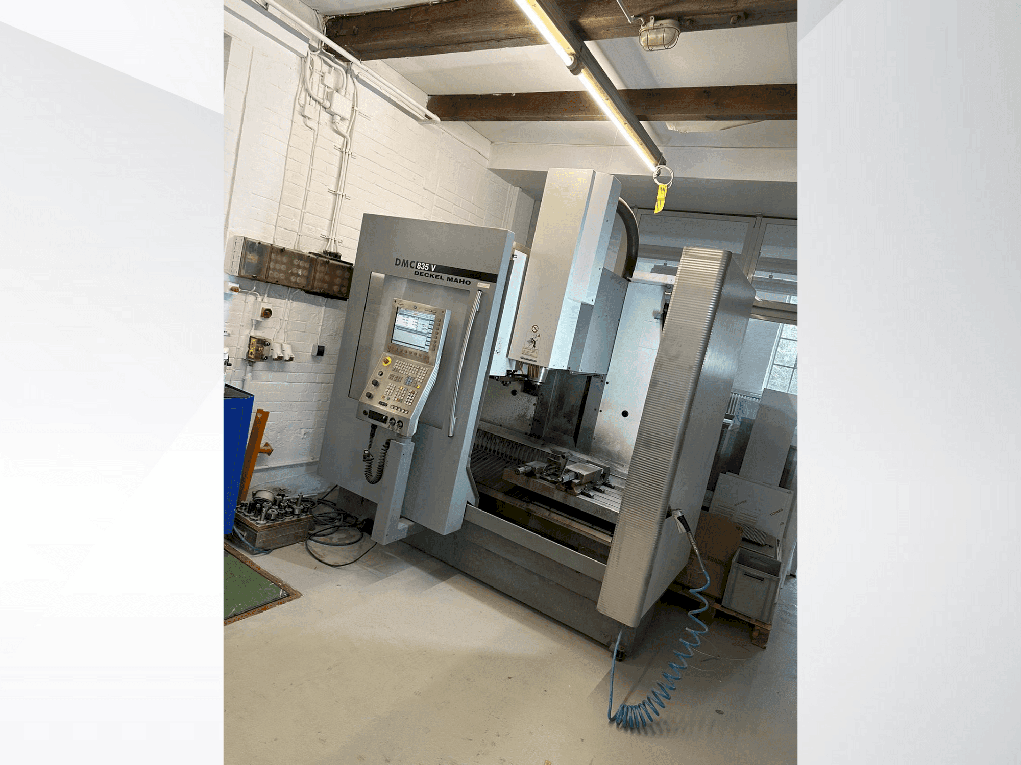 Frontansicht der DECKEL DMC 835 V Maschine