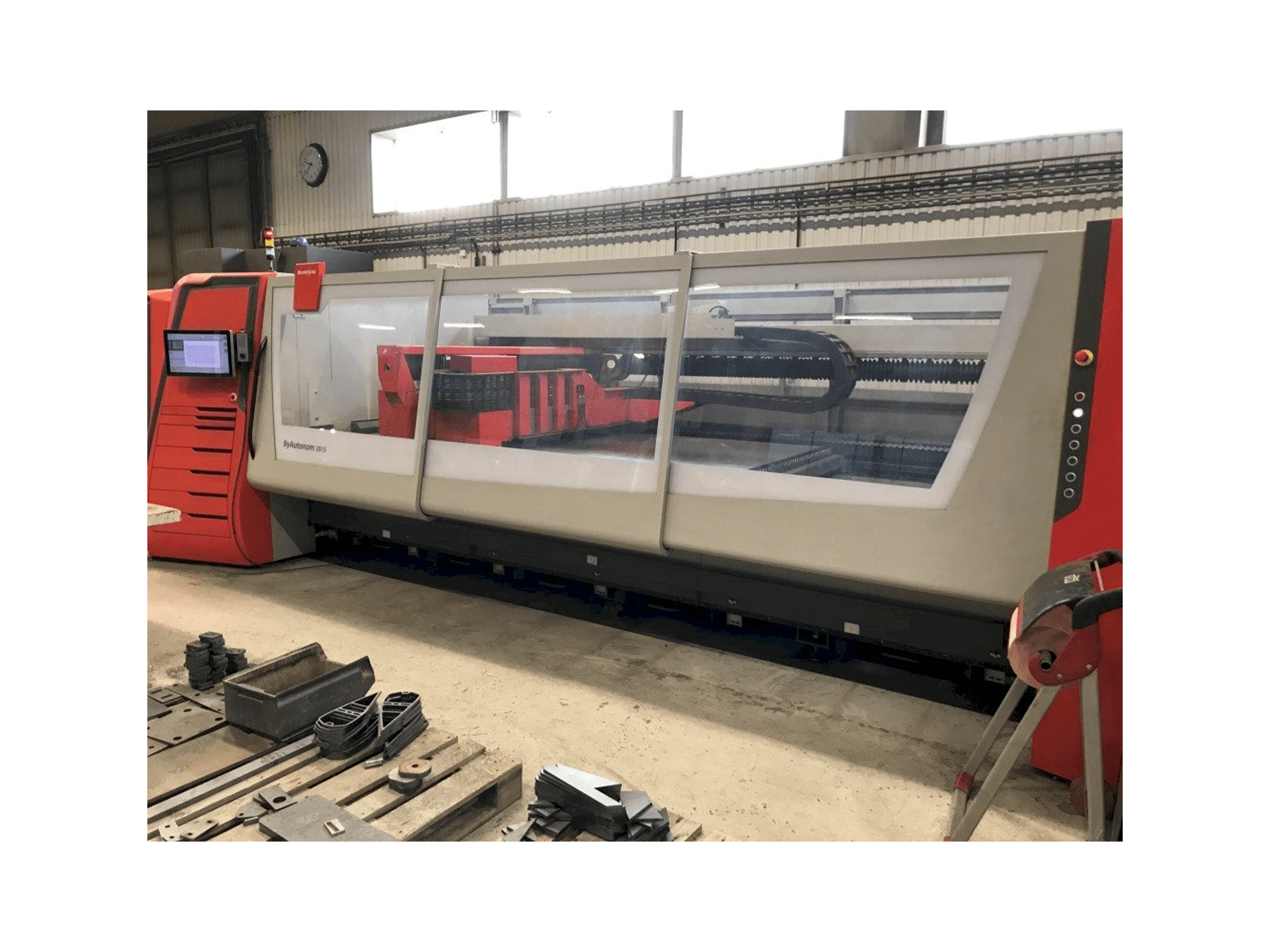 Rechte Seitenansicht der Bystronic ByAutonom 3015 Maschine