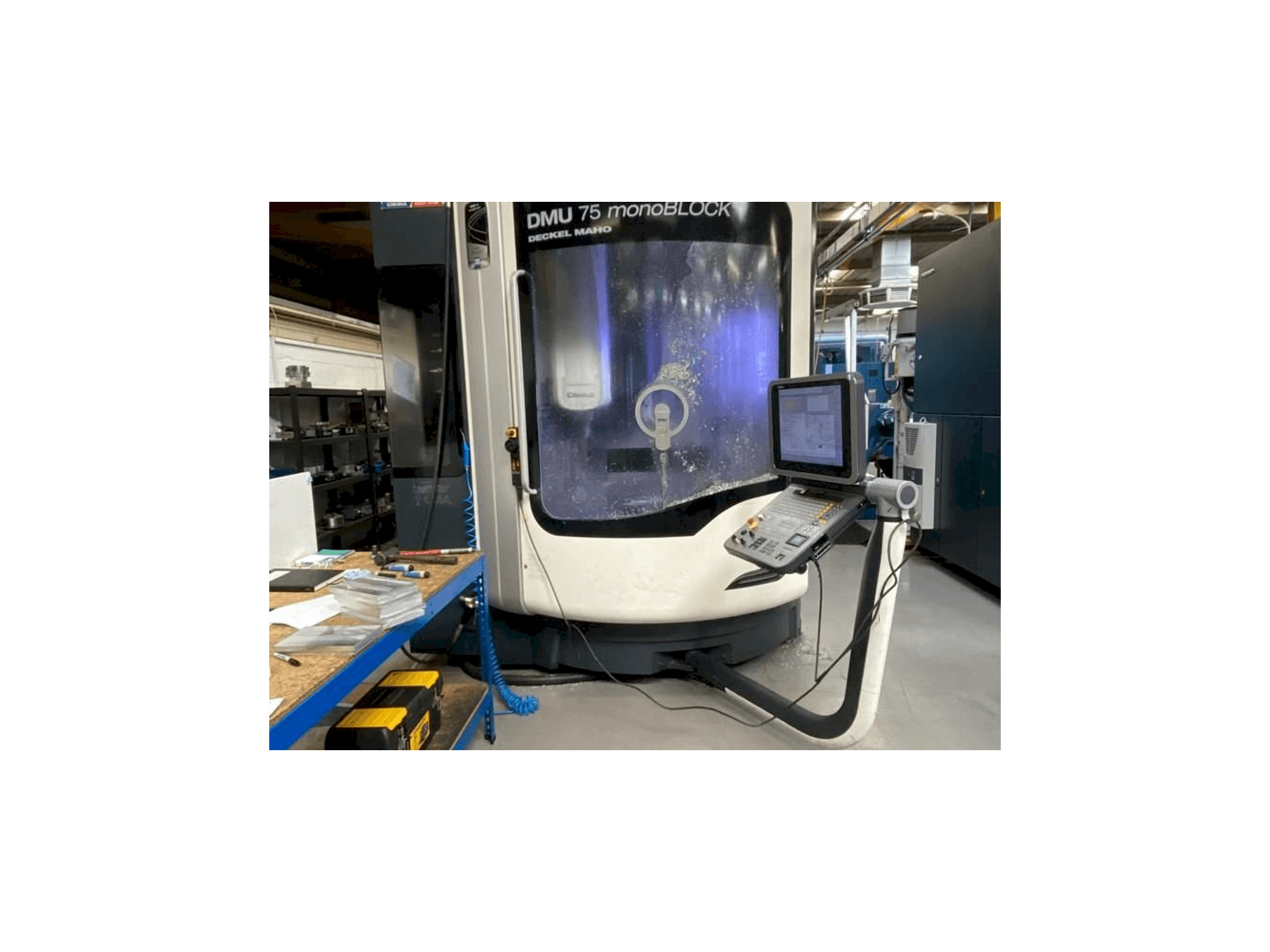 Frontansicht der DMG MORI DMU75 monoBLOCK Maschine