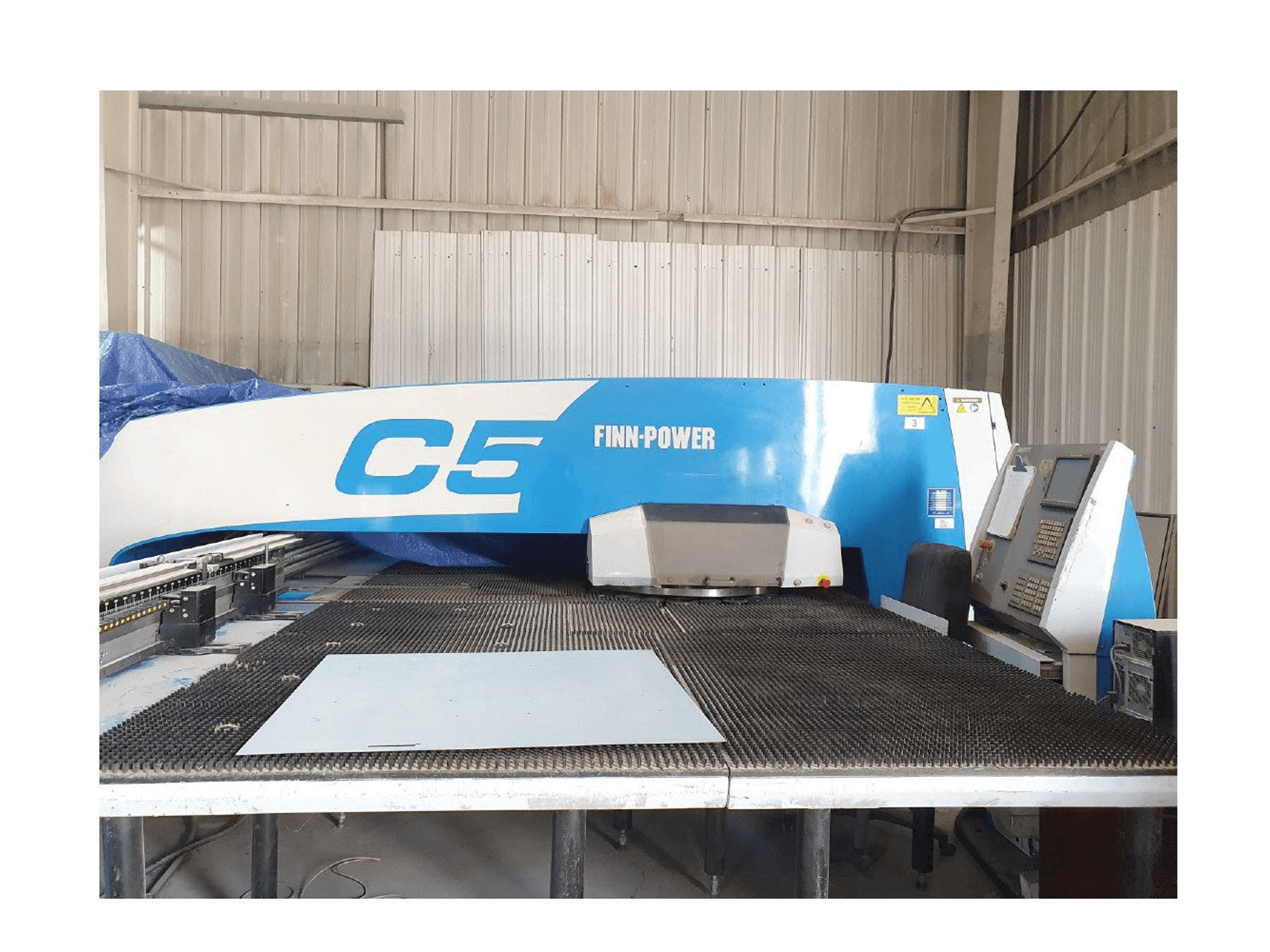 Frontansicht der Finn-Power C5 Maschine