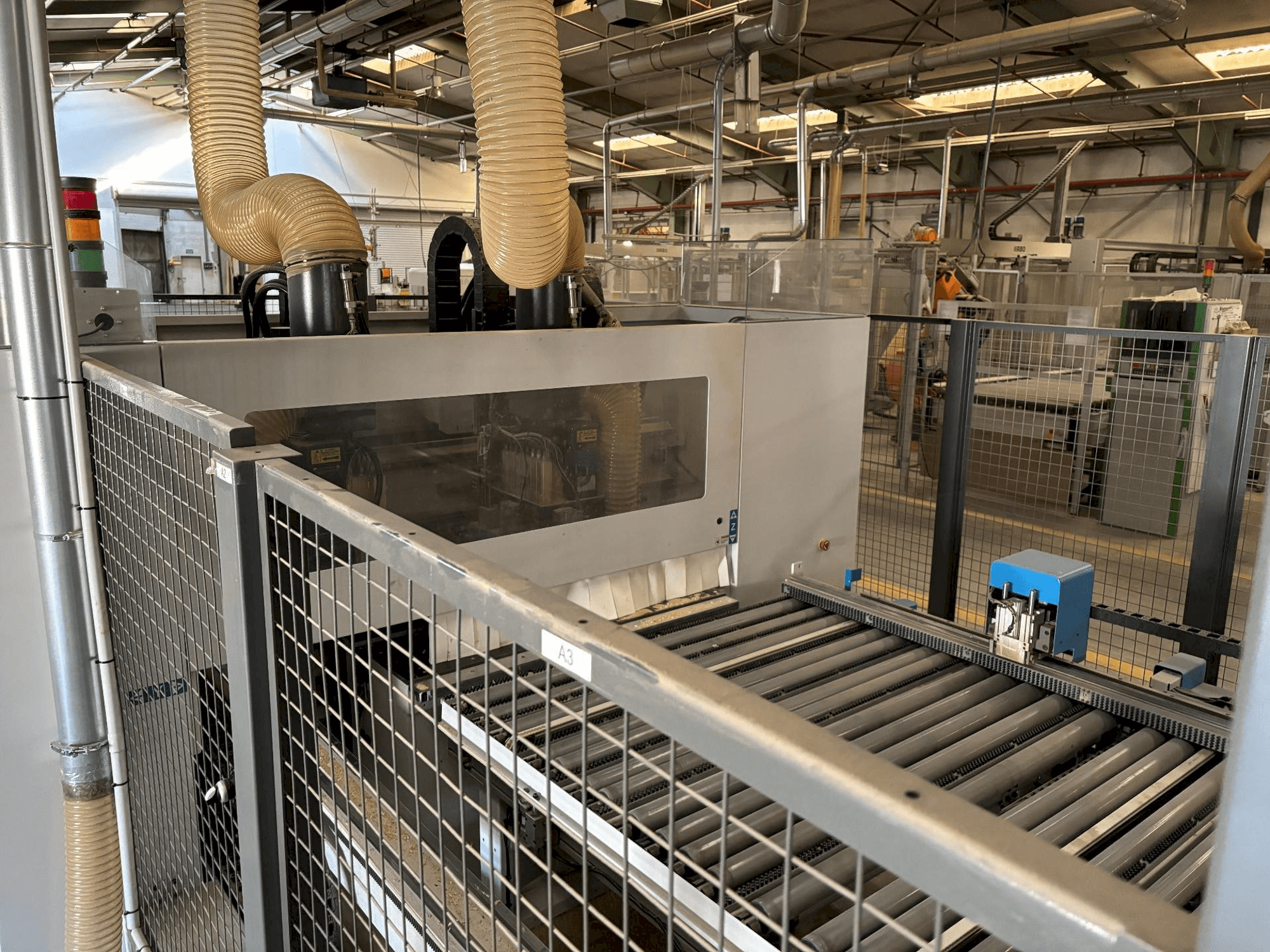 Frontansicht der MASTERWOOD MASTERDRILL TF 600 SA Maschine