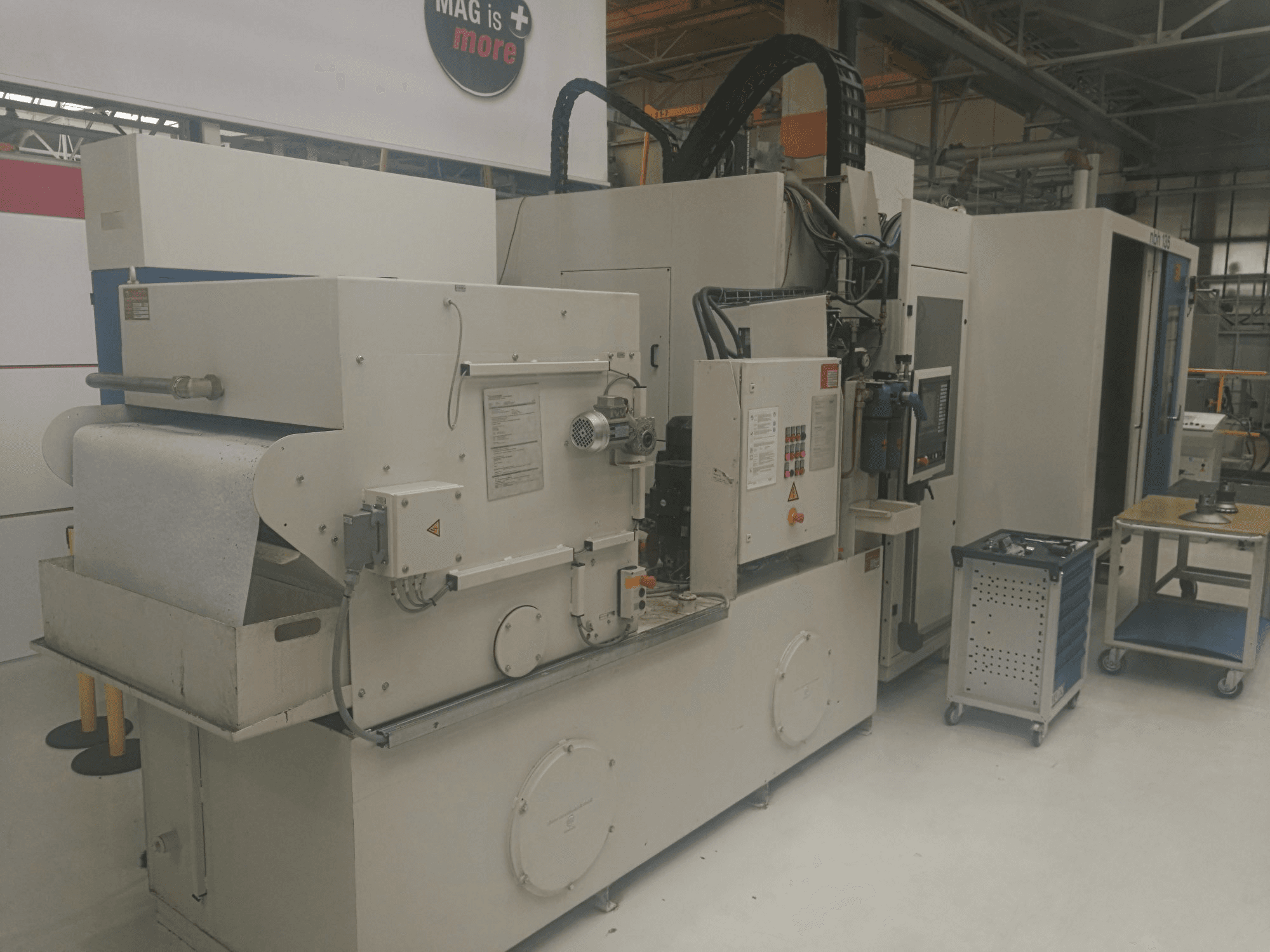 Linke Ansicht der Hueller Hille NBH 135 Maschine