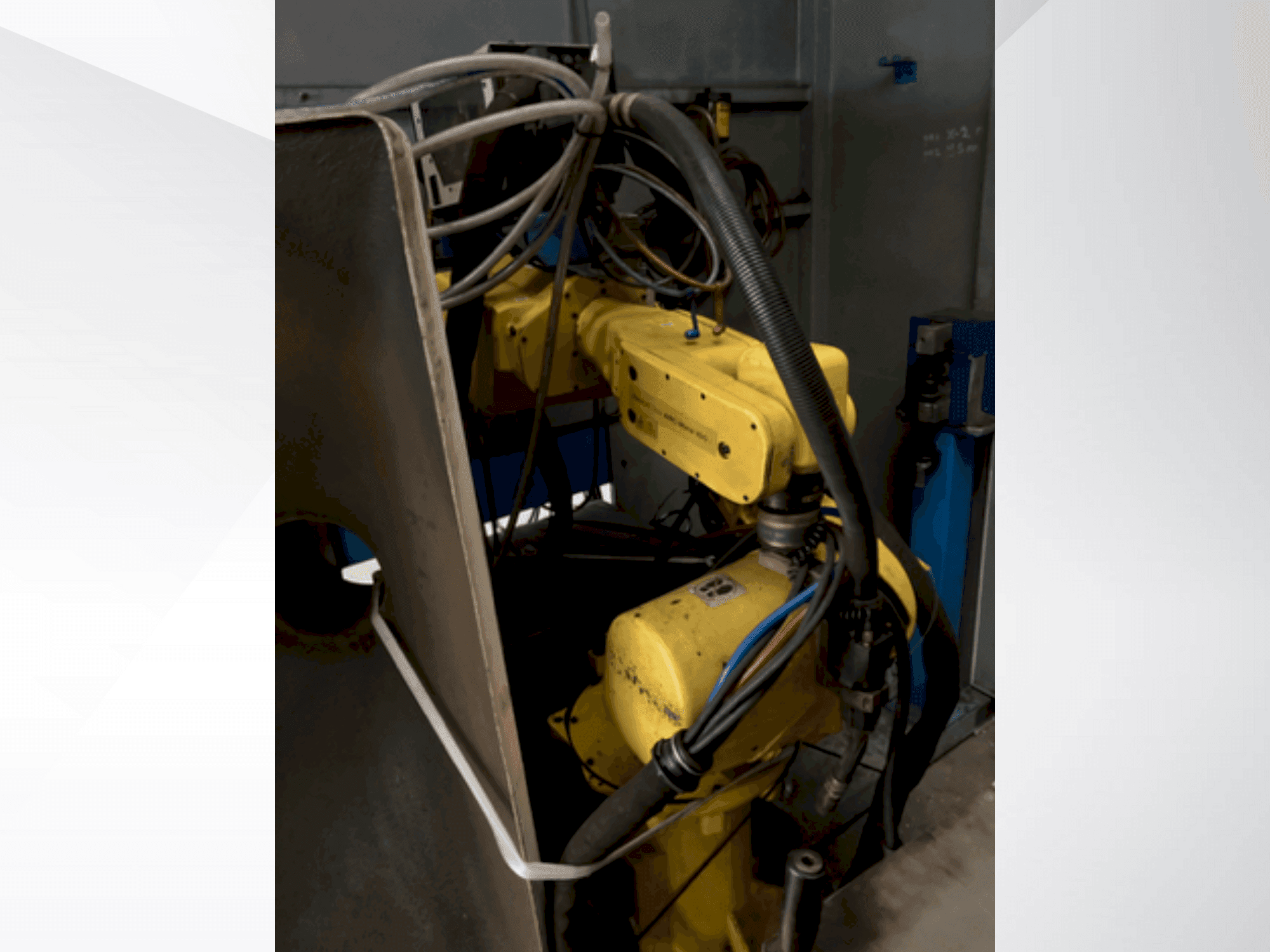 Frontansicht der FANUC ARC Mate 100i Maschine