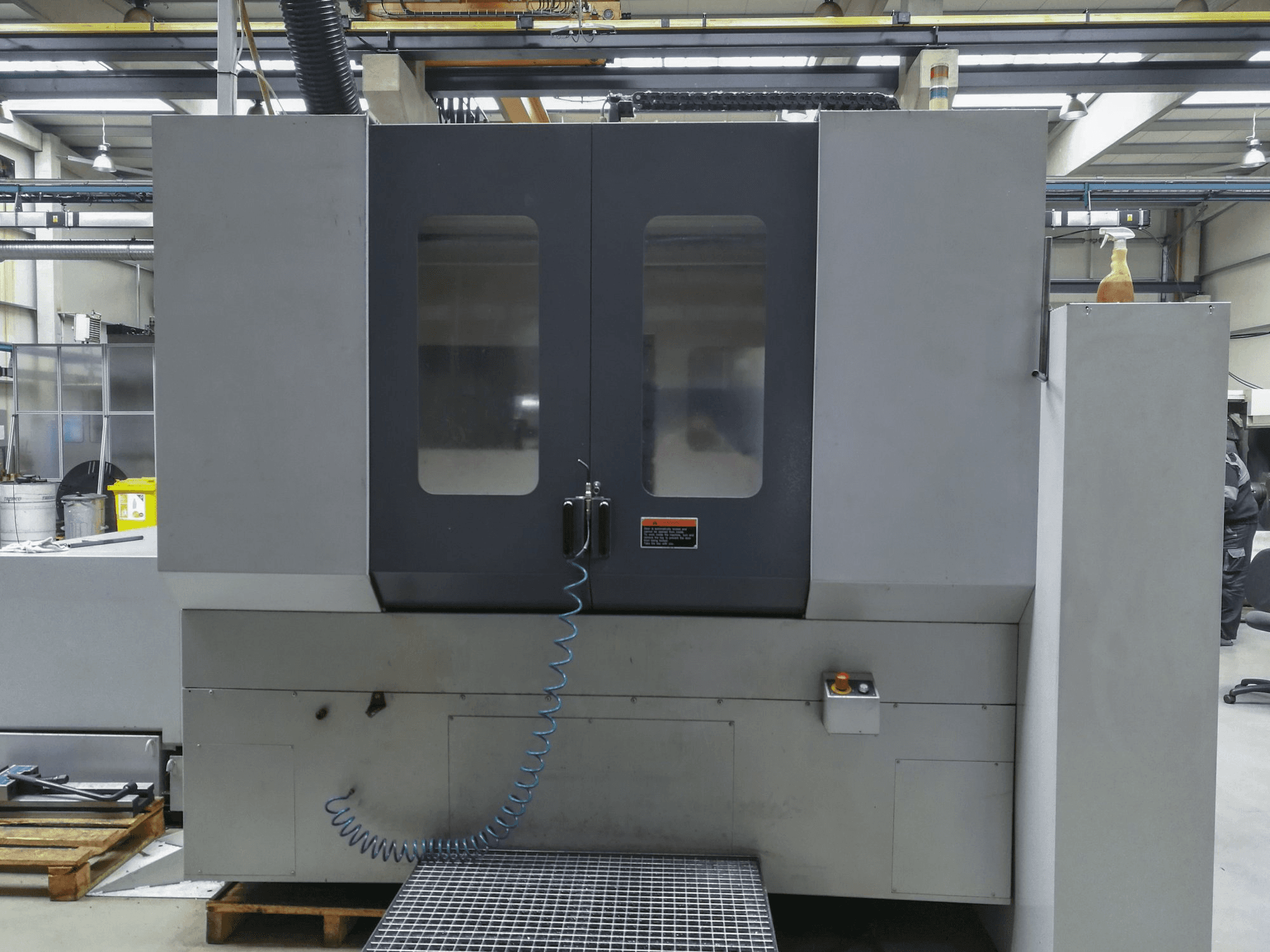 Frontansicht der MORI SEIKI MH-633 Maschine