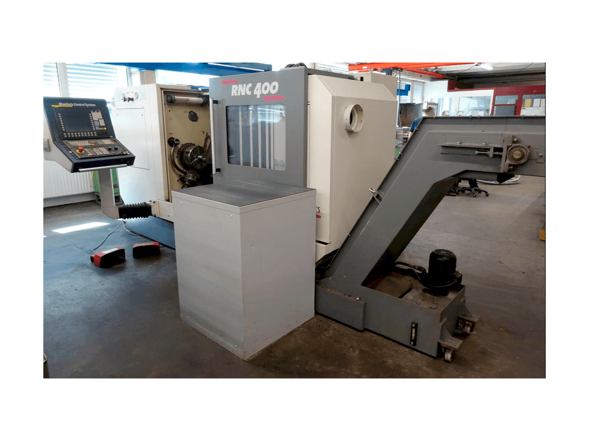 Linke Seitenansicht der Monforts RNC 400 MultiTurn Maschine