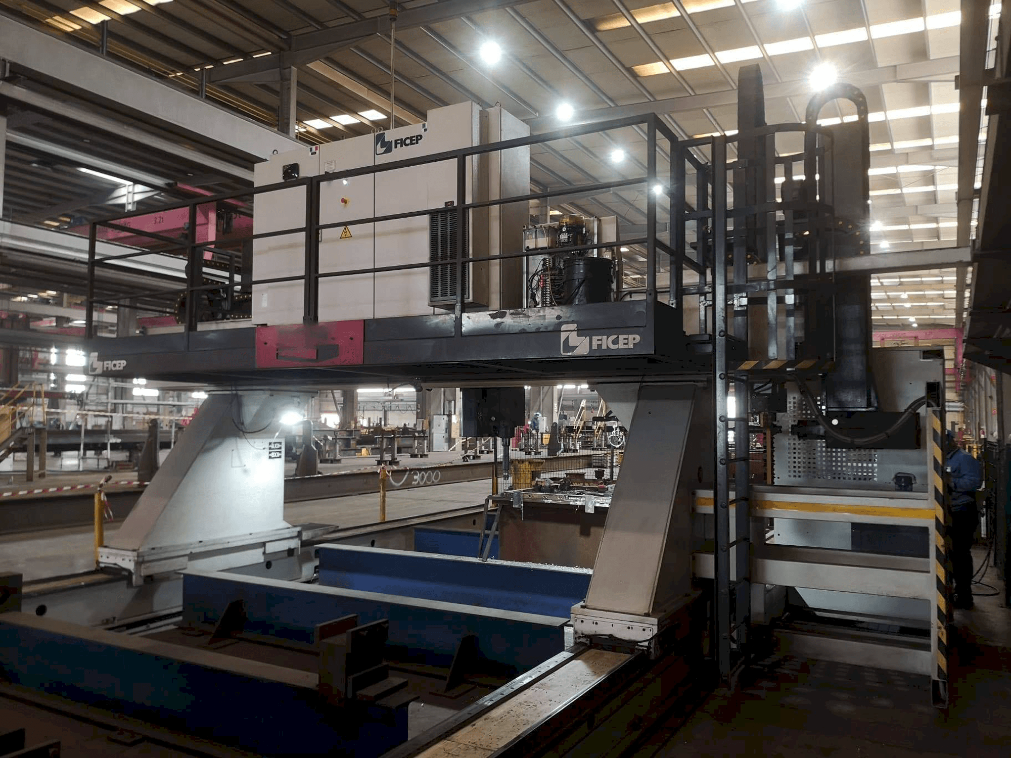 Frontansicht der FICEP 3003/12 GDD Maschine