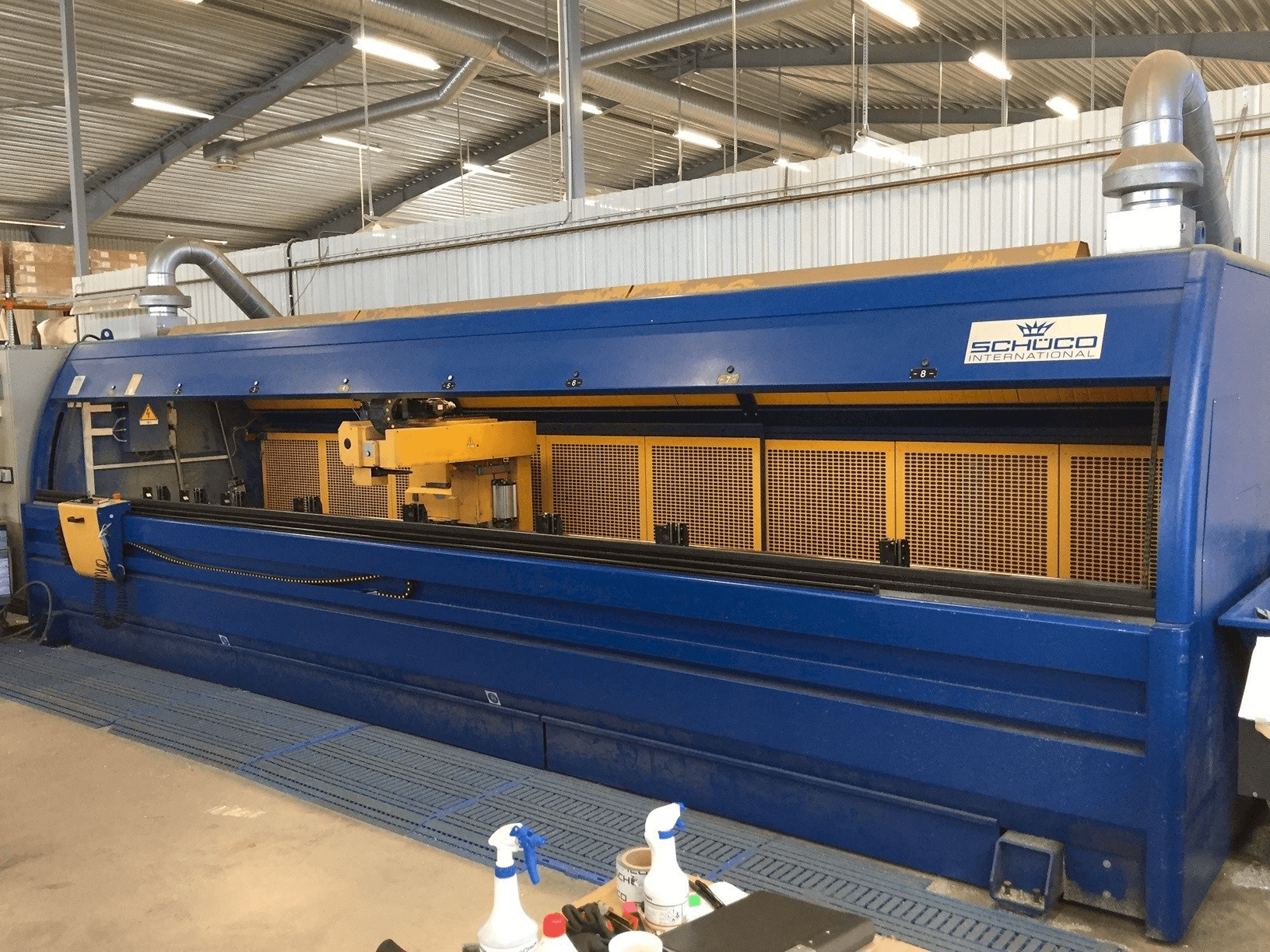 Frontansicht der Emmegi Comet Maschine