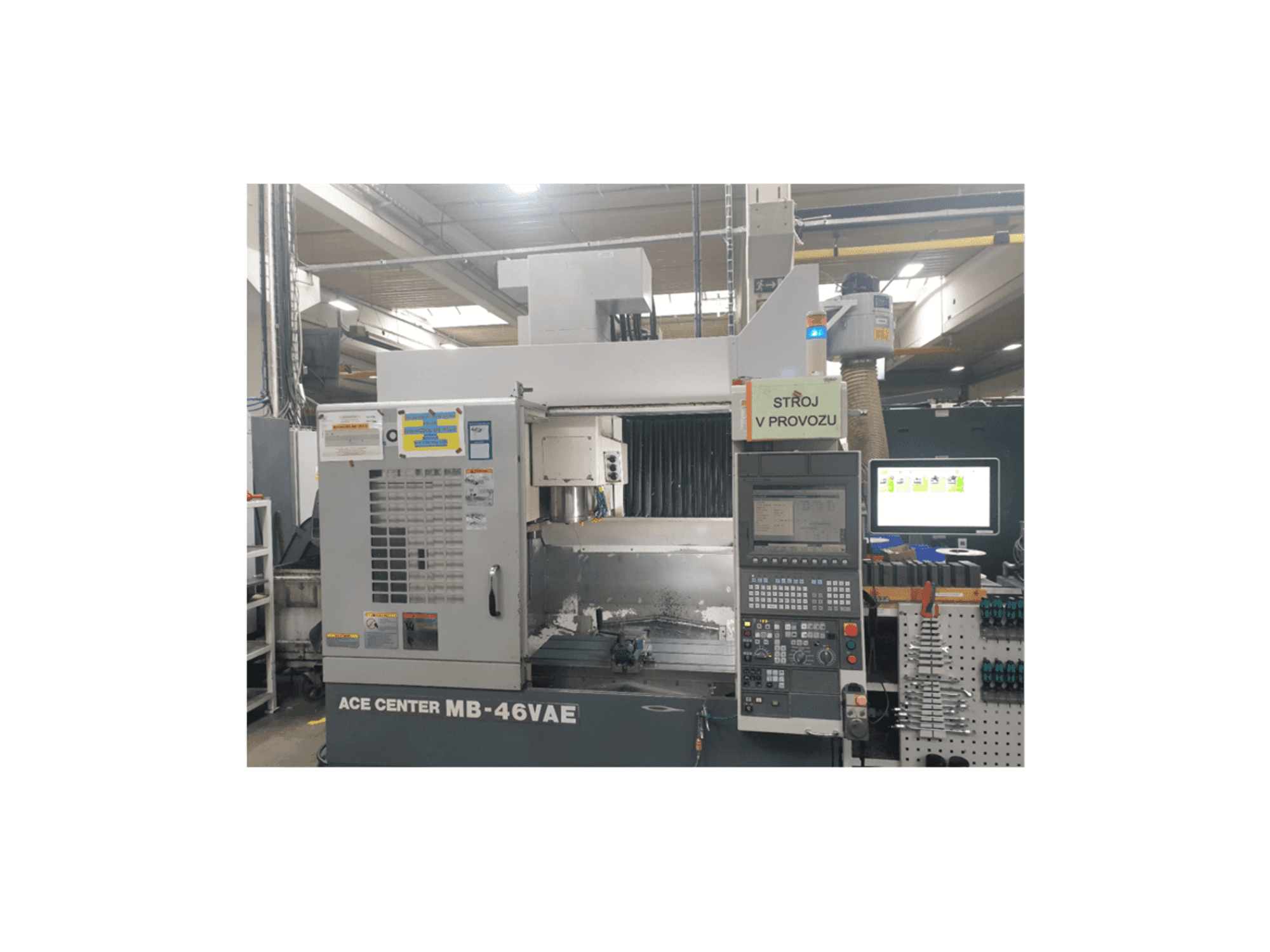 Frontansicht der Okuma MB-46VAE Maschine