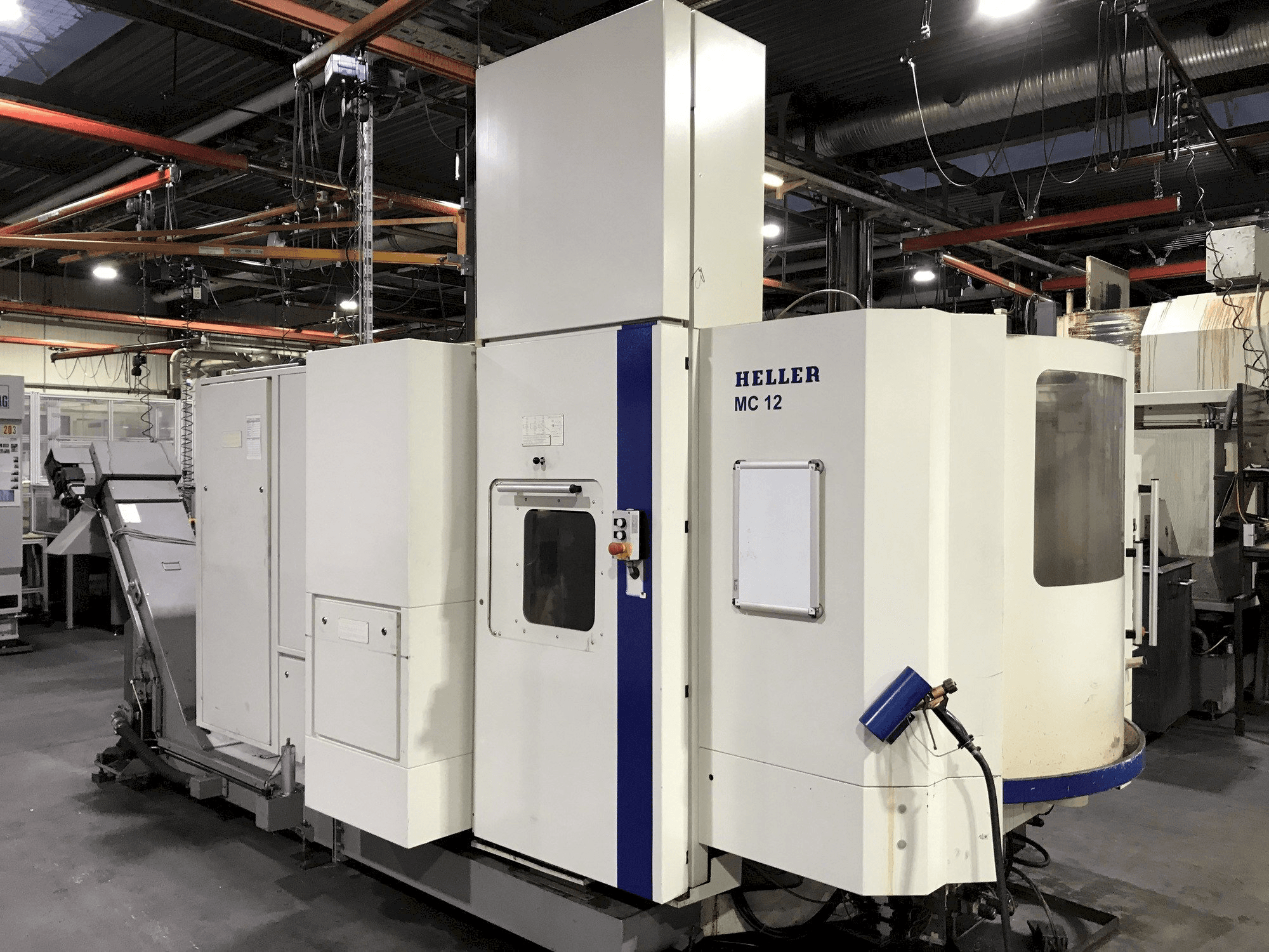 Frontansicht der HELLER MC 12 Maschine