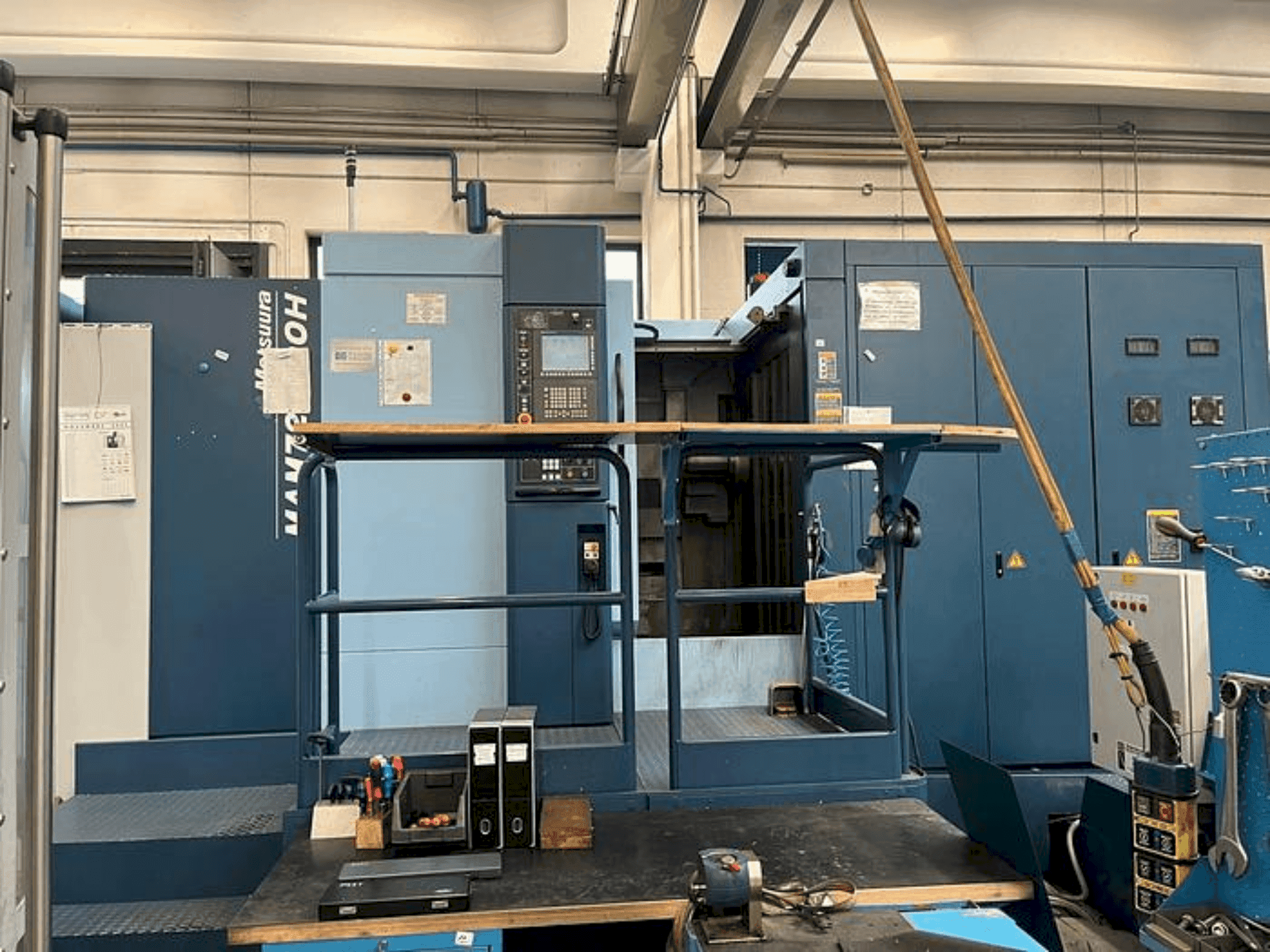 Frontansicht der Matsuura MAM 72-100H Maschine