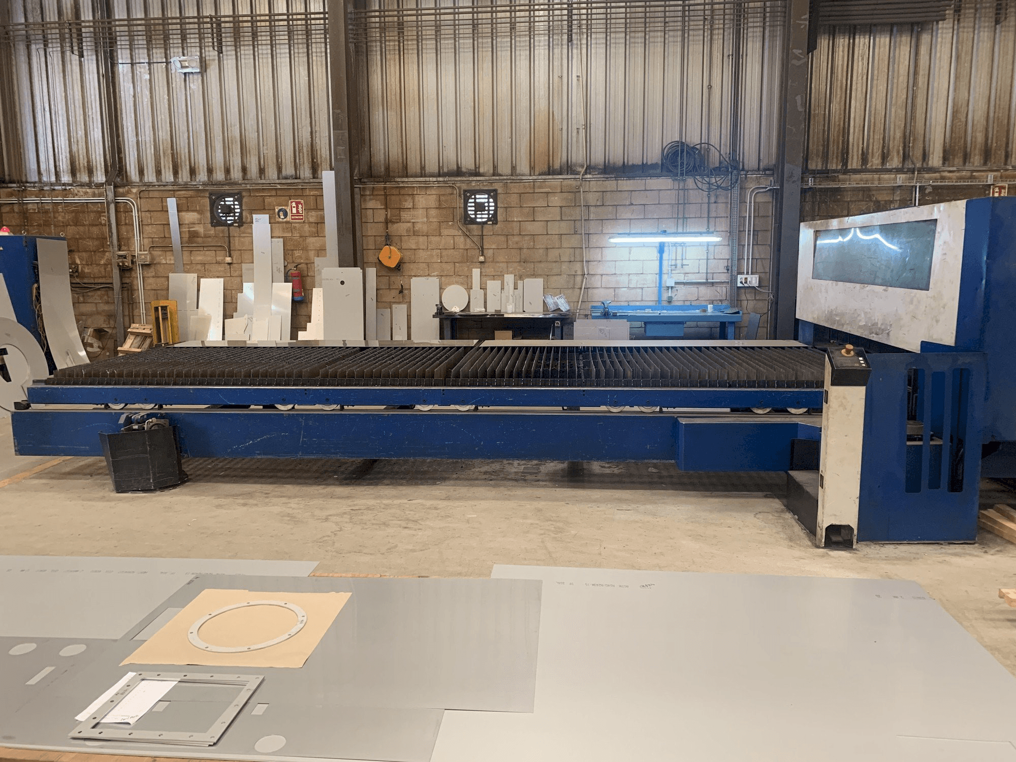 Frontansicht der Trumpf Trumatic L 6050 Maschine