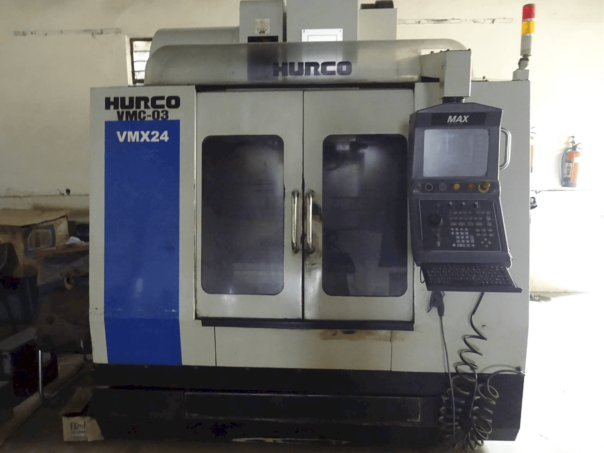 Frontansicht der Hurco VMX24 Maschine