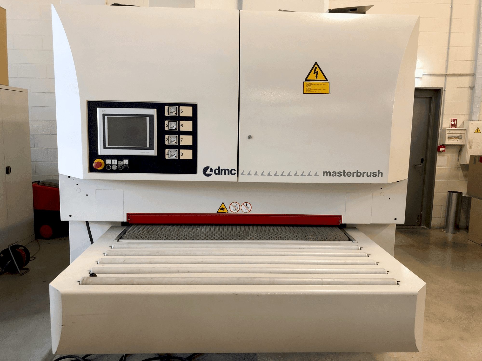 Frontansicht der DMC MASTERBRUSH MB 1350 M4 (2011) Maschine