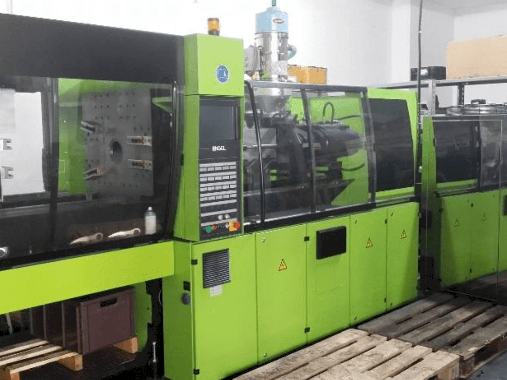 Frontansicht der ENGEL VC 750/150 Maschine