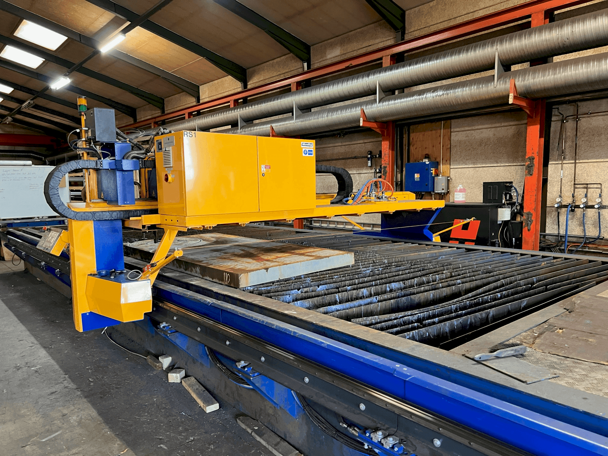 Frontansicht der MicroStep MasterCut X 9001.30PG Maschine