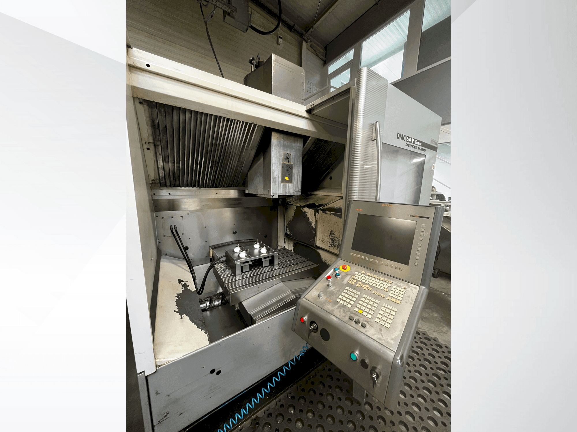 Frontansicht der DMG DECKEL MAHO DMC 64V linear Maschine