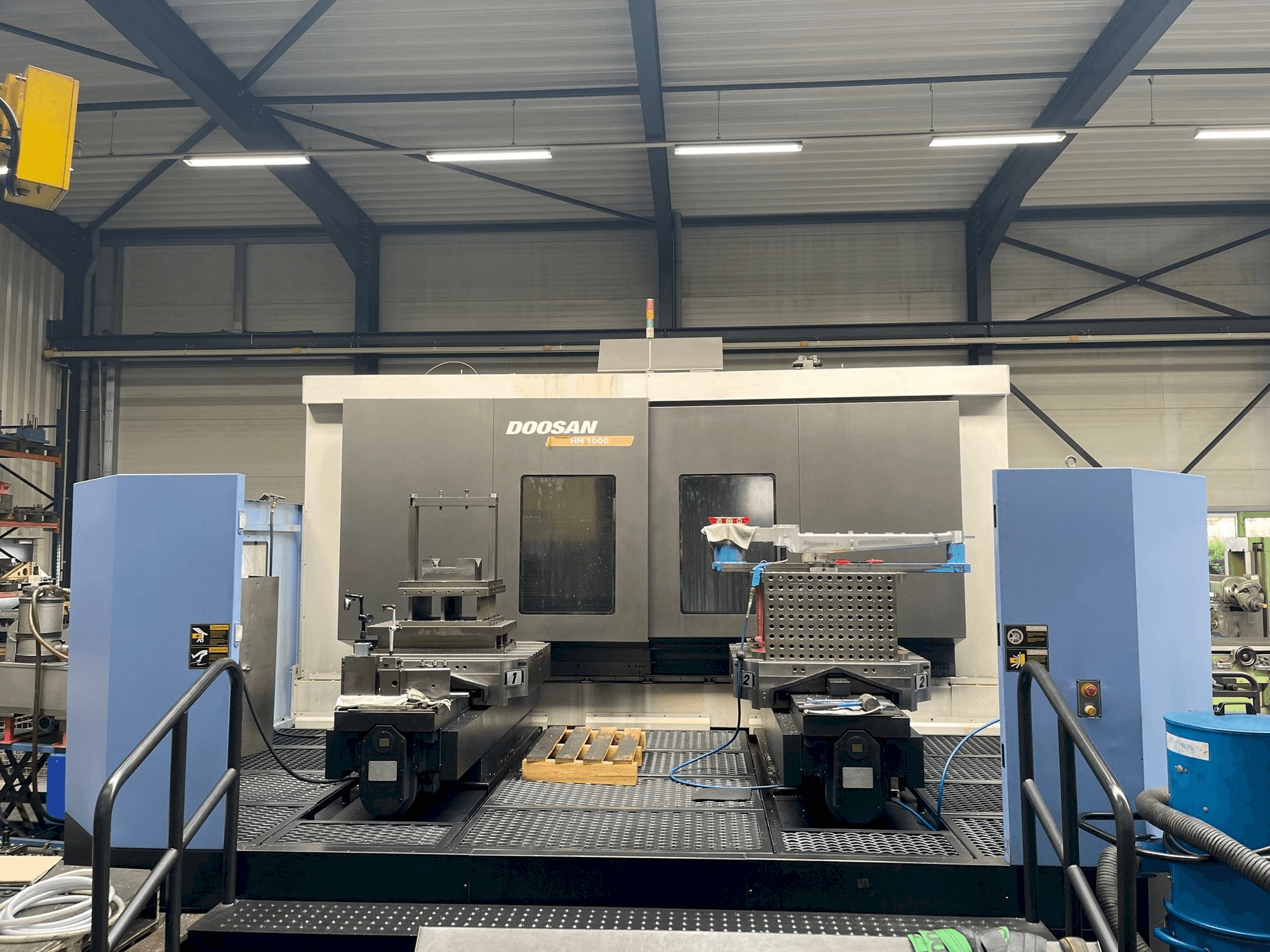 Frontansicht der Doosan HM 1000 Maschine