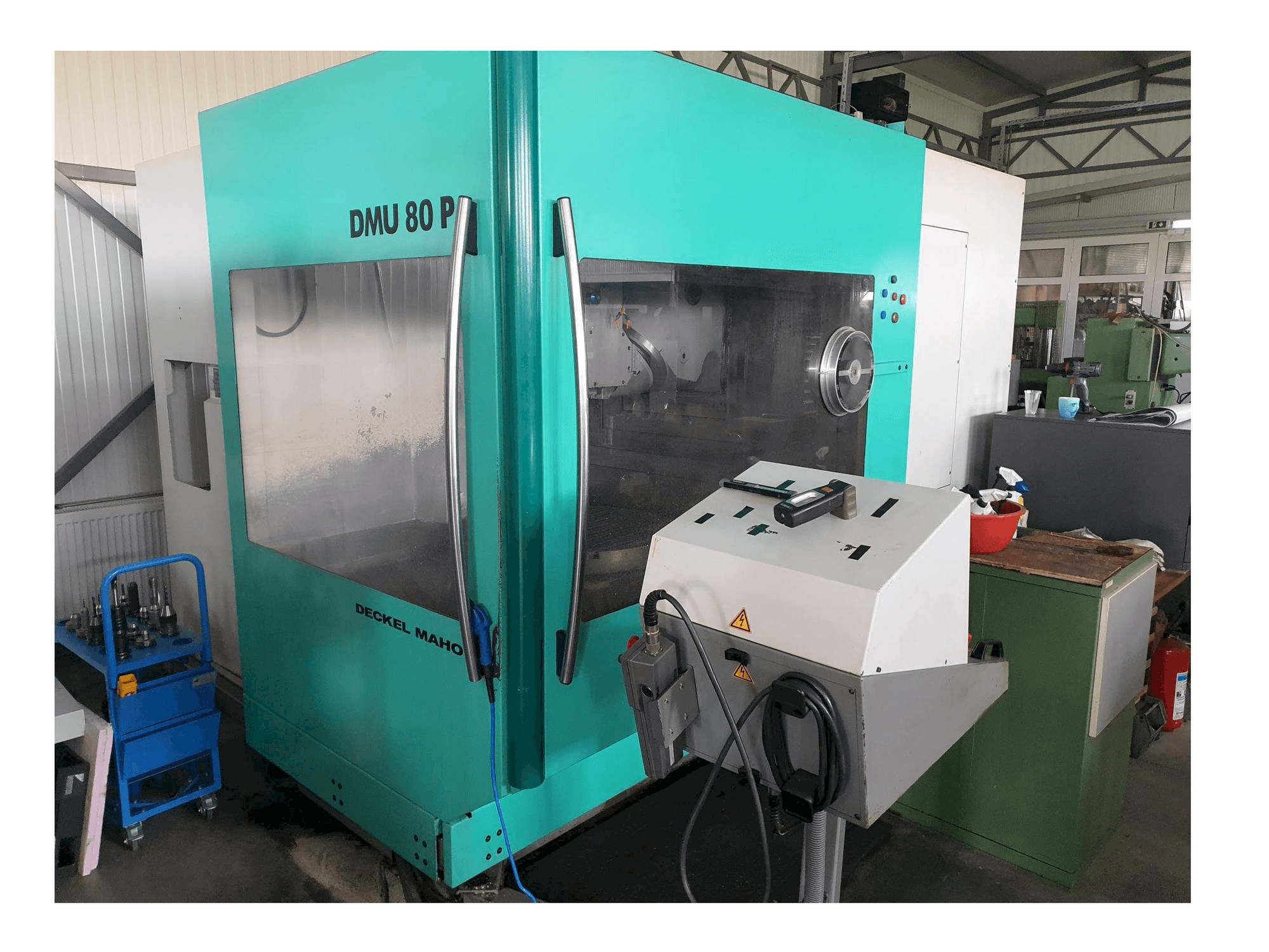 Frontansicht der DECKEL MAHO DMU 80 P Maschine